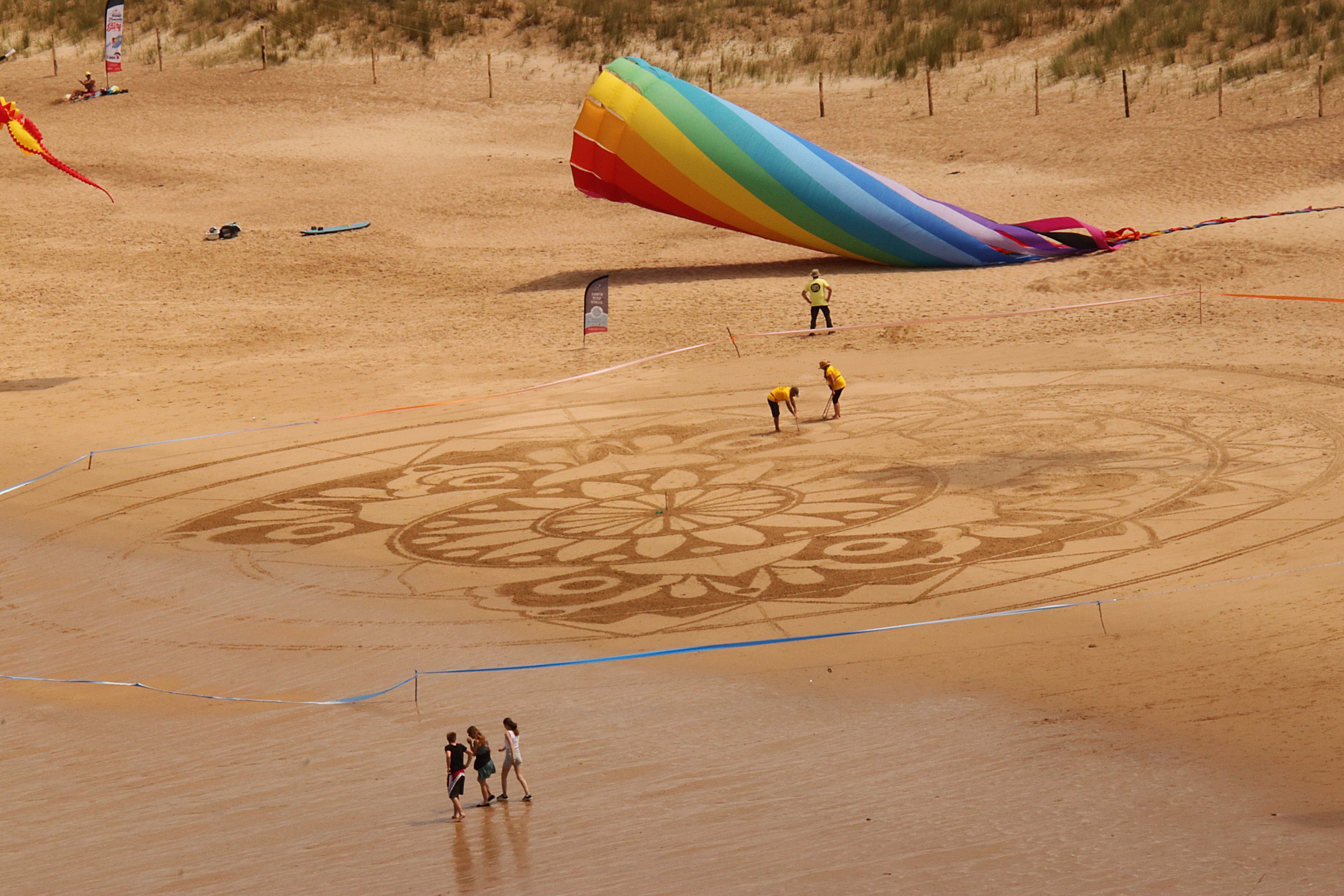 Atelier Land Art participatif et inclusif lors de Surf pour Tous au Cap Fréhel les 13 et 14 Juin 2025.
