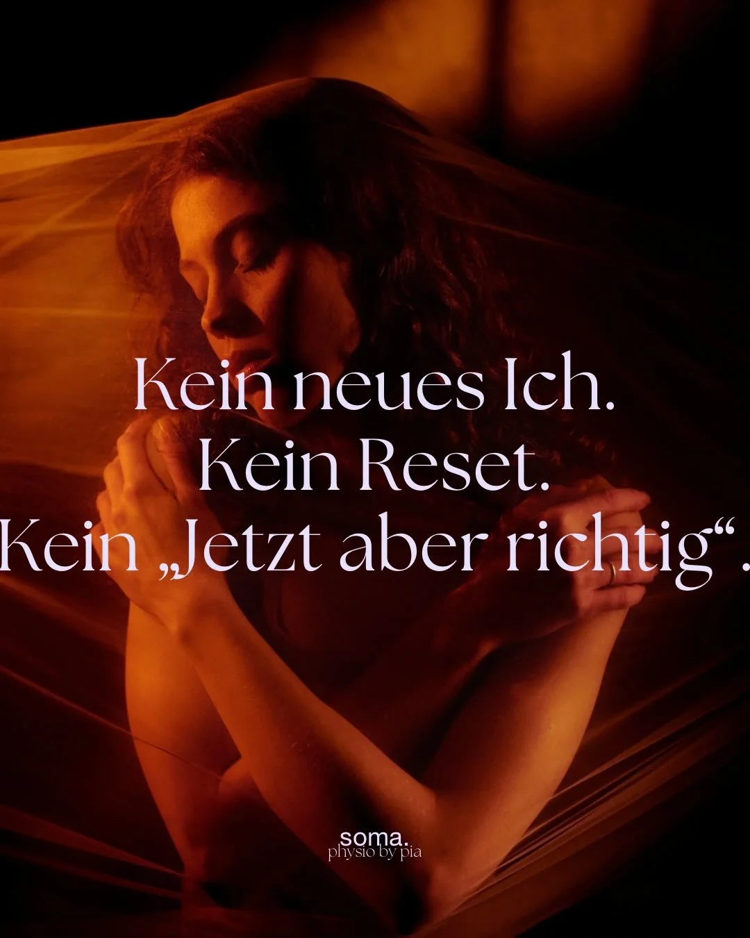 Feel and arrive&hellip;

Setz Dich bequem hin oder leg Dich hin.

Atme tief ein&hellip; und beim Ausatmen summe wie eine Biene: &bdquo;hmmmmm&ldquo;. Sp&uuml;r, wie das Summen Deinen K&ouml;rper leicht vibrieren l&auml;sst.

Summe weiter und achte, w