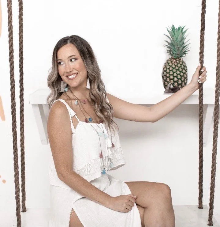 Hi, I&rsquo;m Chelsea, owner of The Oily Assistant.

A few fun facts about me:

1. I&rsquo;ve been nomadic and worked remotely for the last 6 years. I&rsquo;ve traveled all over Mexico, the US, Asia and Australia!

2. I&rsquo;m currently traveling in