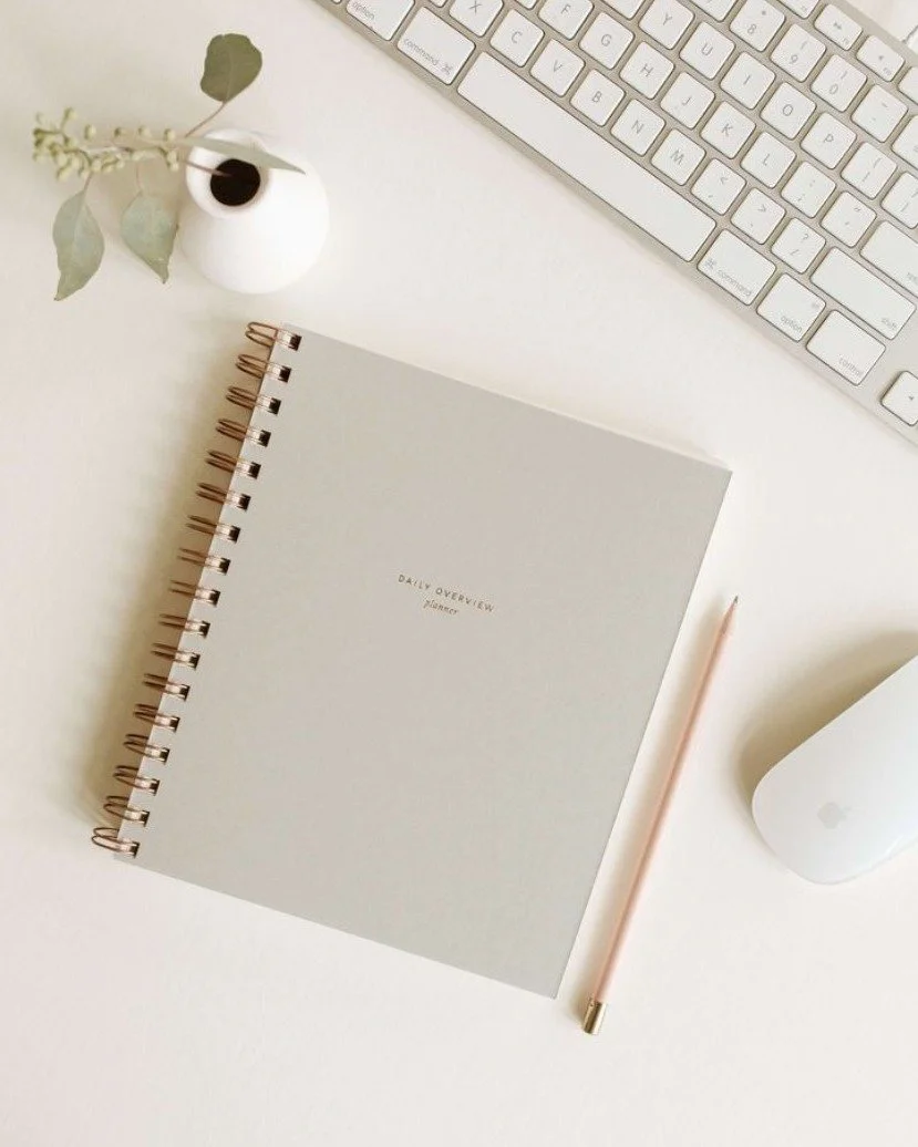 Creating your guest list can feel overwhelming &mdash; especially when you&rsquo;re balancing family expectations, close friends, and your own vision for your day. Here are a few tips to help:

1️⃣ Start with your &ldquo;must-haves.&rdquo; Make a lis