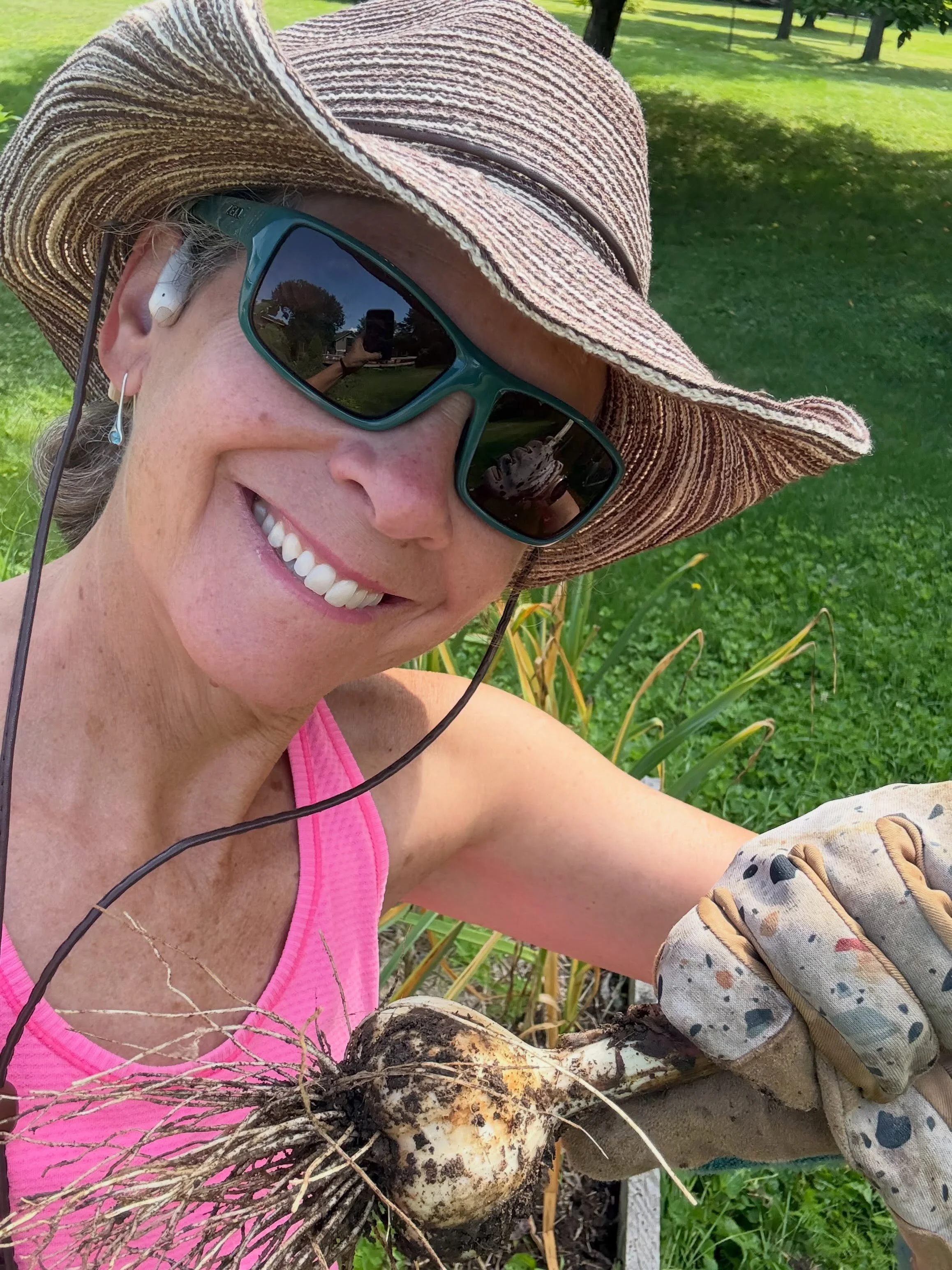 Garden time! This is the first time I've tried to grow garlic. It is hanging in my garage now, and my bikes will never smell the same 🧄🧄🧄🤣.

I am looking up recipes to use all of these Roma tomatoes. The sungolds get eaten as fast as I pick them.