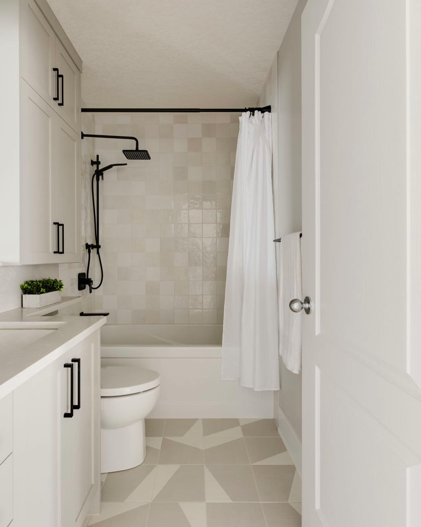 BEFORE + AFTER // We love when our clients are excited to step outside the box with us - even in the smallest spaces. 

This unexpected floor tile was one of those moments and transforms an otherwise overlooked area into a piece of art! ✨ 

📷: @kmph