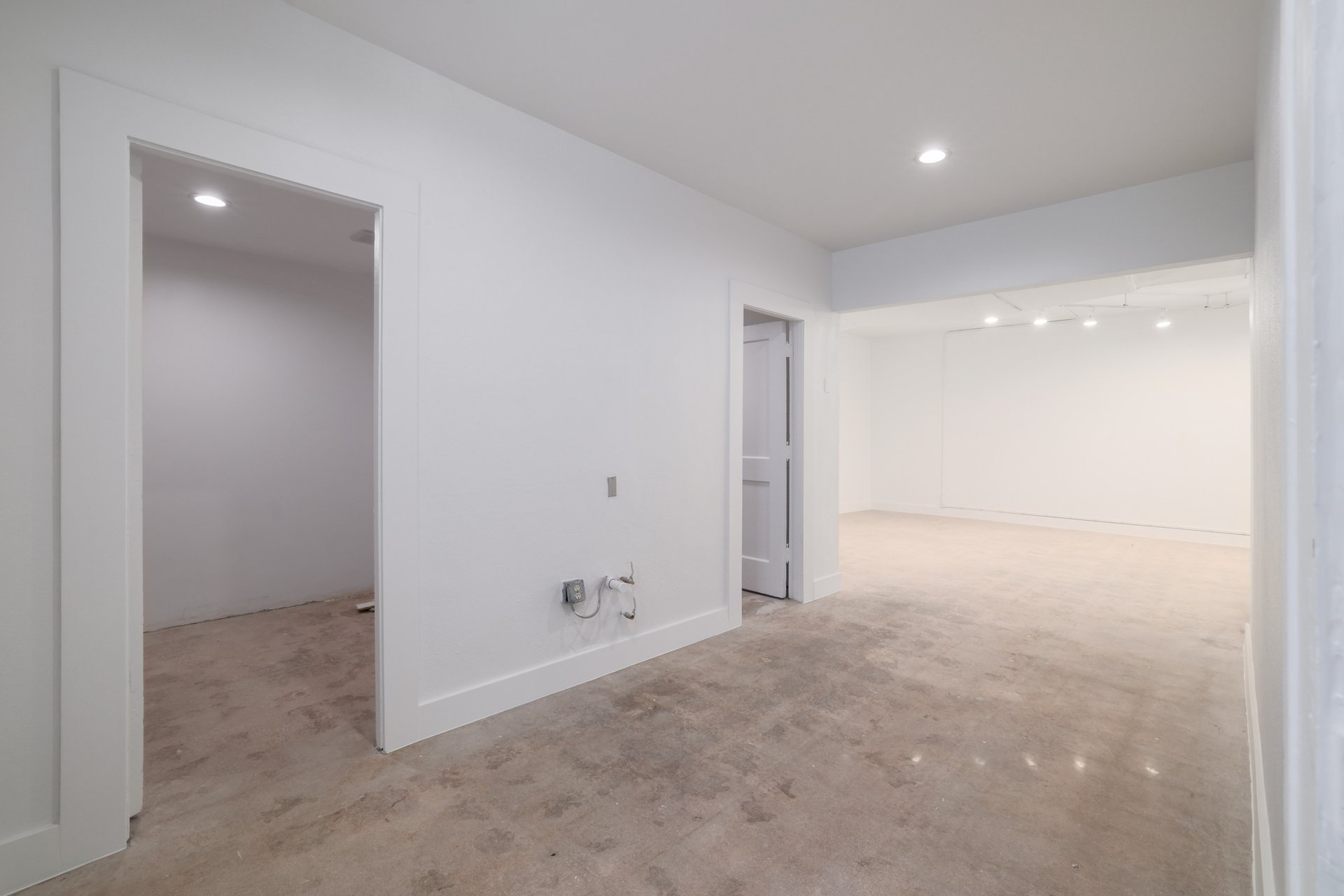 119 W 8th St 018.jpg-SMALL.JPG