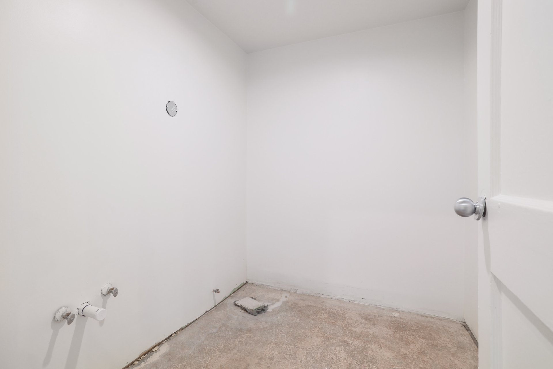 119 W 8th St 021.jpg-SMALL.JPG