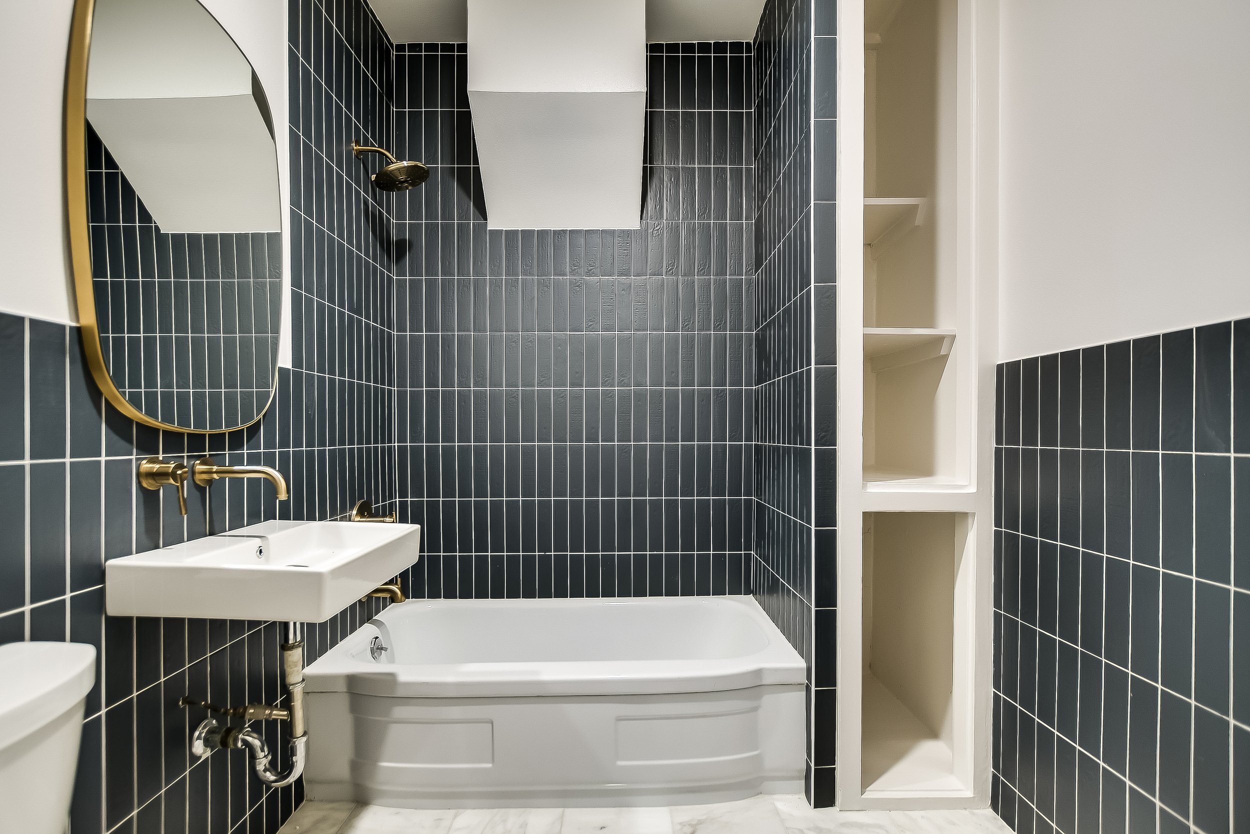 007_First Floor Bathroom.jpg