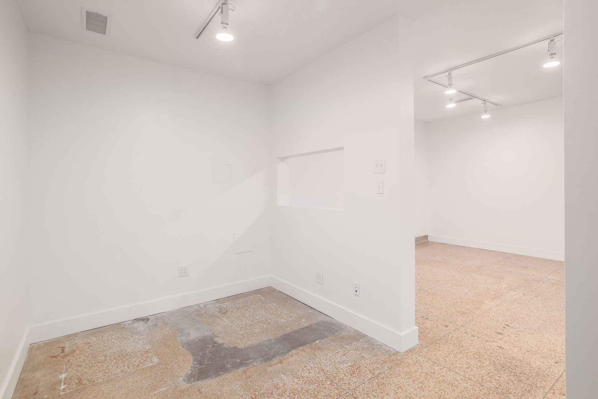 119 W 8th St 012.jpg-SMALL.JPG