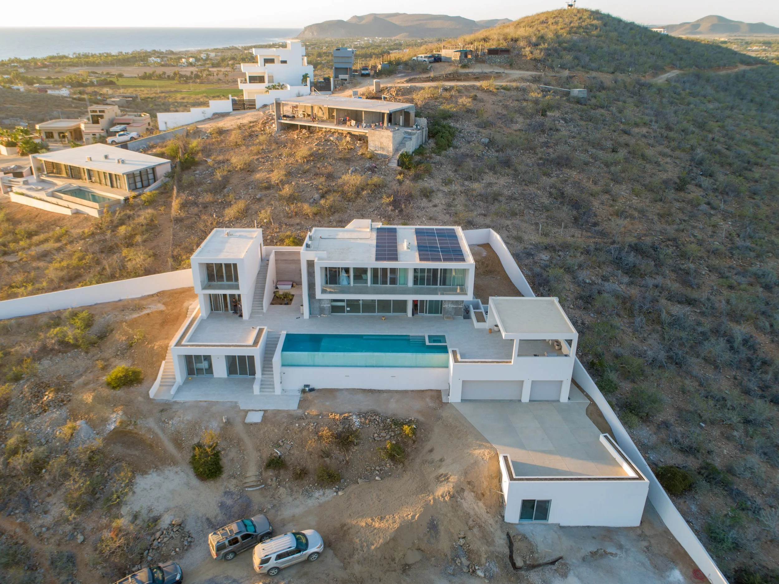 PROJECT 3: This system is engineered for dependable, self-sustaining energy and battery storage in off-grid conditions.