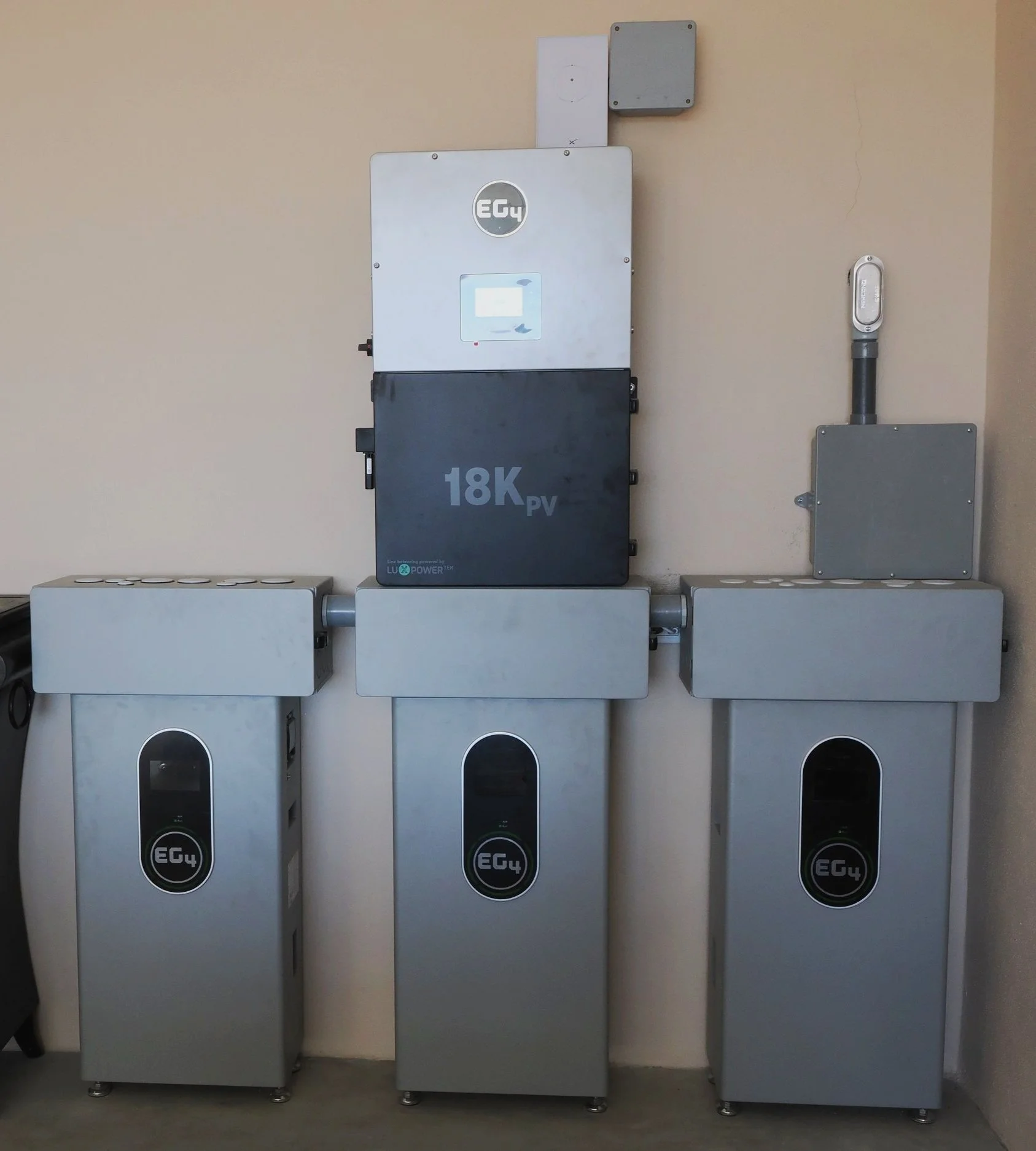 PROJECT 4: This robust and efficient energy solution offers off-grid power and solar battery reliability.
