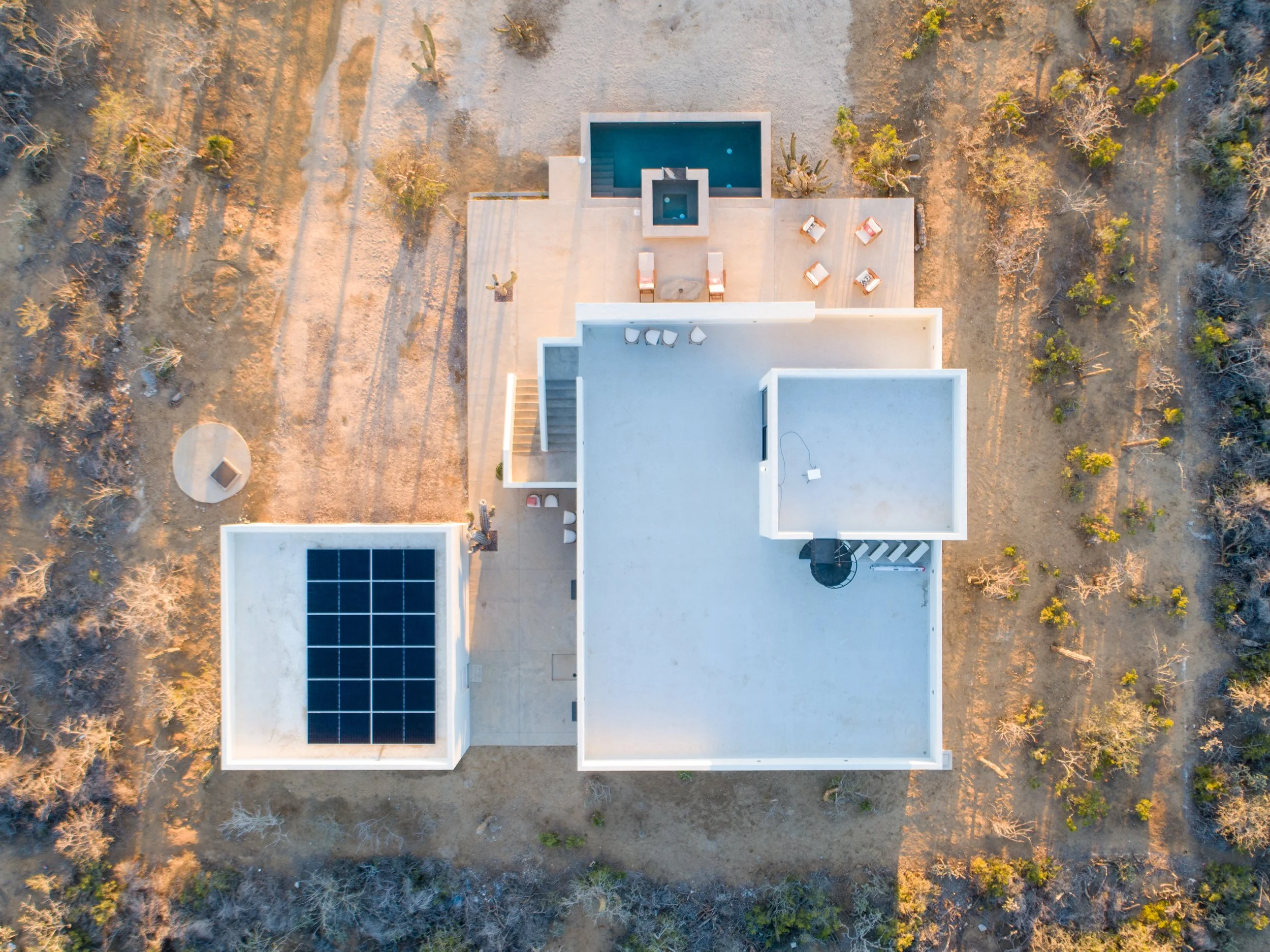 PROJECT 1: This project showcases a reliable solar power solution for energy independence and long-term battery storage.