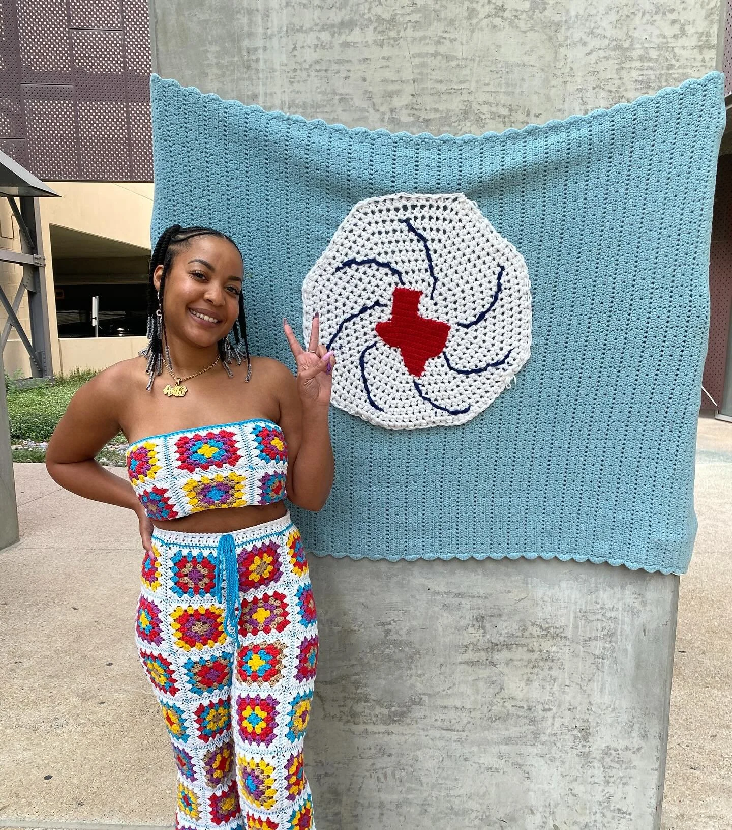Hey yall! I&rsquo;m excited to share that this year I&rsquo;ll be teaching at @dfwfiberfest! I&rsquo;ll be talking all about my love for granny squares, tips and tricks to make your Art FIT, and why I think you should always be making granny squares!
