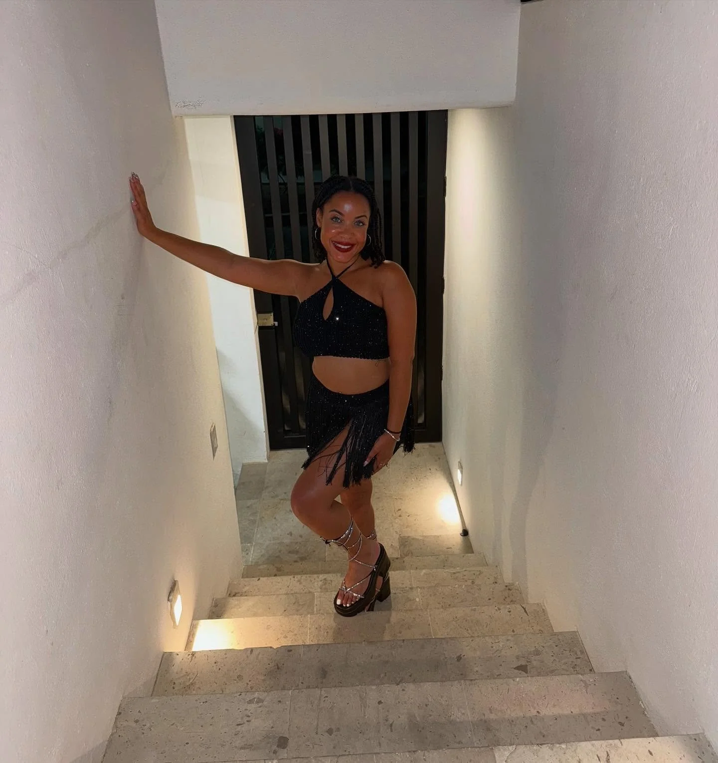 That sequined yarn is gonna do it for me EVERYtime! This ARTFIT belongs on a stage! 

Okay, but seriously making this outfit was a lot of fun. I feel ready to perform when I wear it! 

#crochet #artfitbyzakyla #doesyourartfit #crochetoutfit