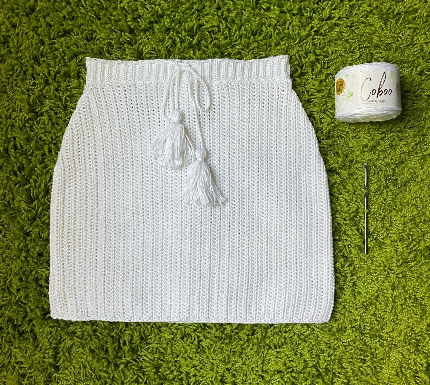 Motivating myself to actually write this pattern! The ArtFit Fit Skirt is shaped to perfection! 

#crochet #artfitbyzakyla #doesyourartfit #crochetskirt #flatlay #crochetoutfit