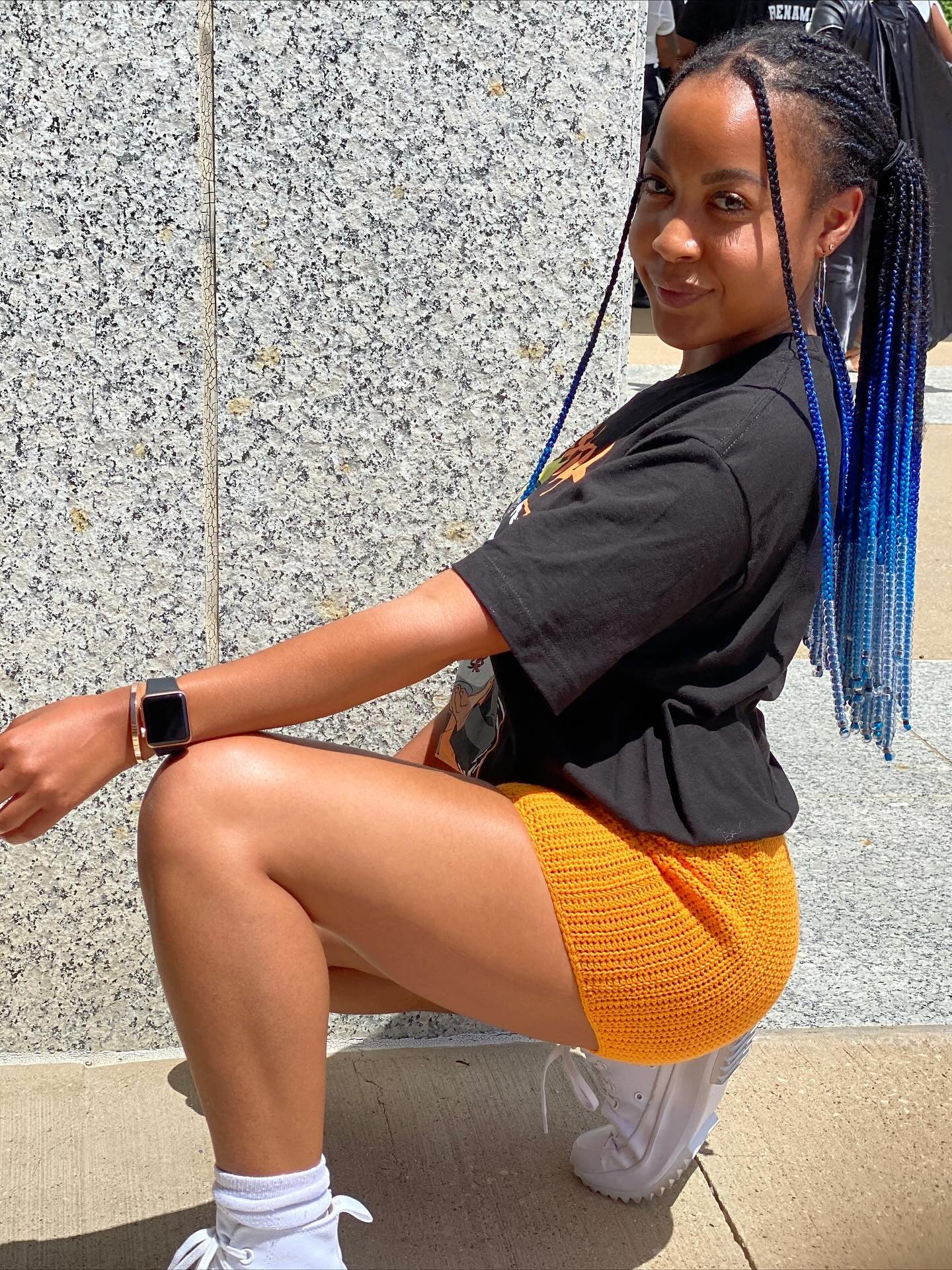 What&rsquo;s your personal color palette like? I&rsquo;m sure I&rsquo;ve used some yellowish-orange hue in at least 6 projects. 

#crochet #crochetshorts #crocheter #artfitbyzakyla #doesyourartfit