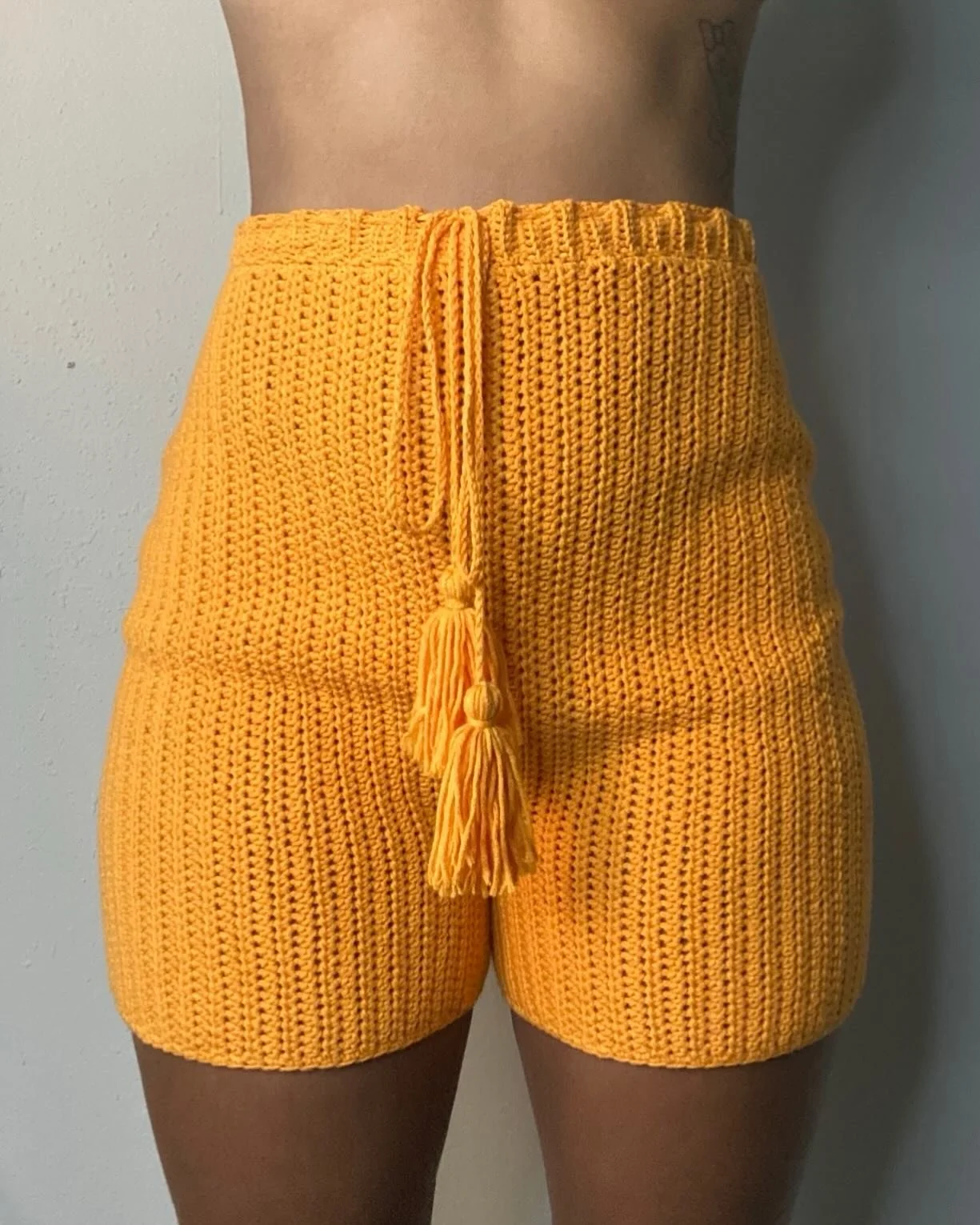 This is a shorts pattern I&rsquo;ve been itching to turn into pants! 

#crochet #crochetshorts #artfitbyzakyla #doesyourartfit #crocheter #slowfashion