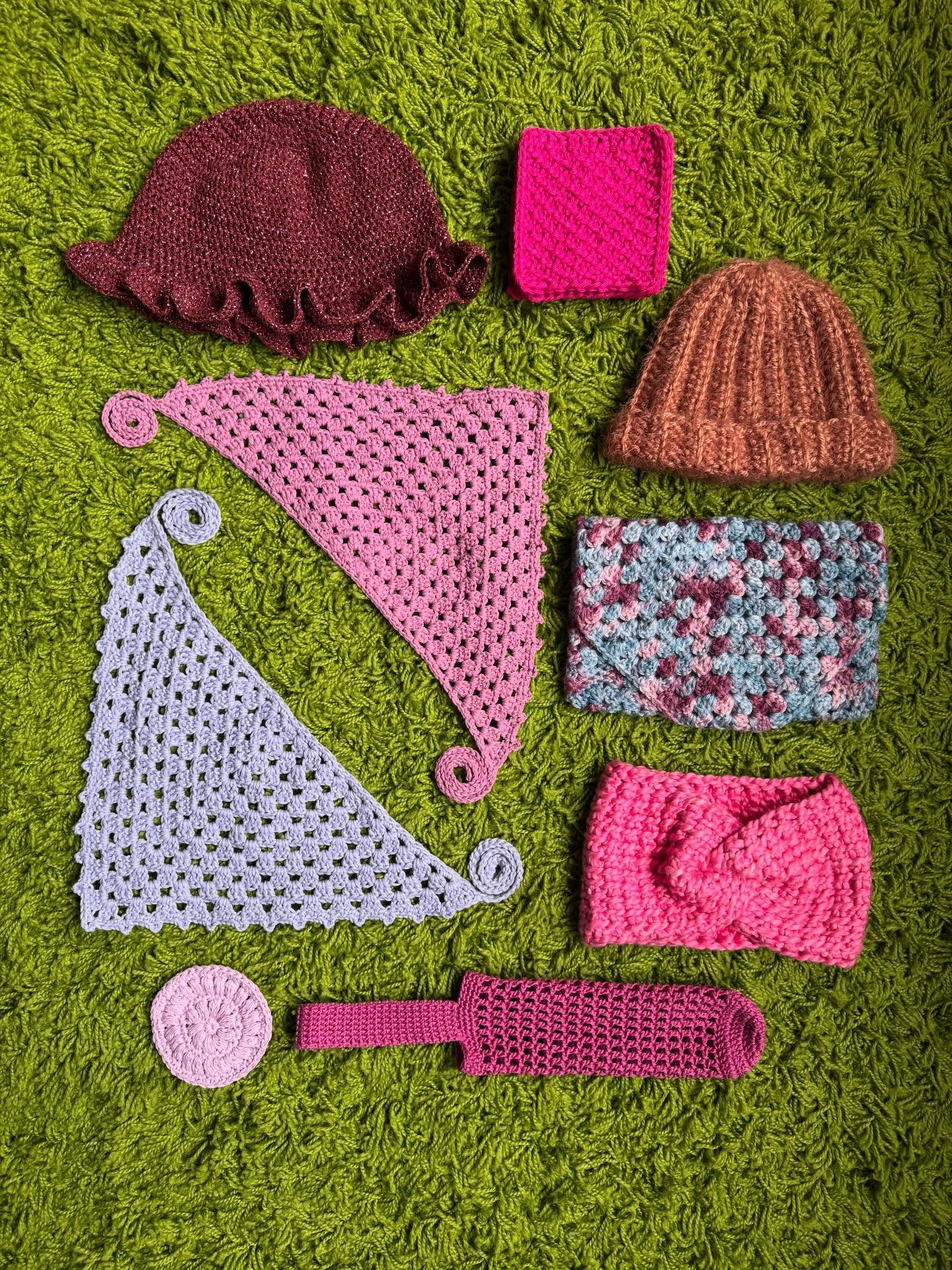 Come shop with me Sunday at @tradeoakcliff! There will be many amazing artists to meet and hot chocolate! 

I&rsquo;ll items for all seasons, accessories, and more! 

#artfitbyzakyla #doesyourartfit #shophandmade #tradeoakcliff