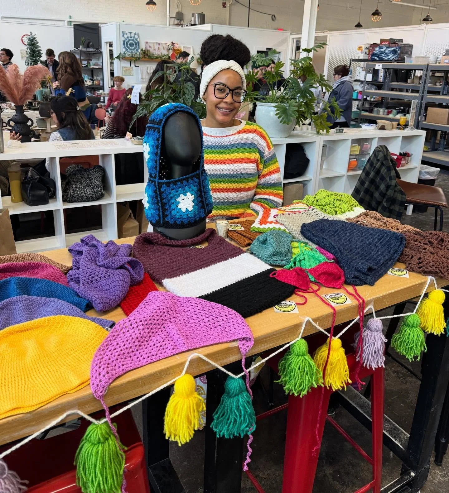 Thank you to everyone who came out to support this past Sunday! I had a lot of fun and it was such a pleasure to be surrounded by so many talented artists! 
A big thank you to @tradeoakcliff for giving us such an amazing opportunity! 
It makes me hap