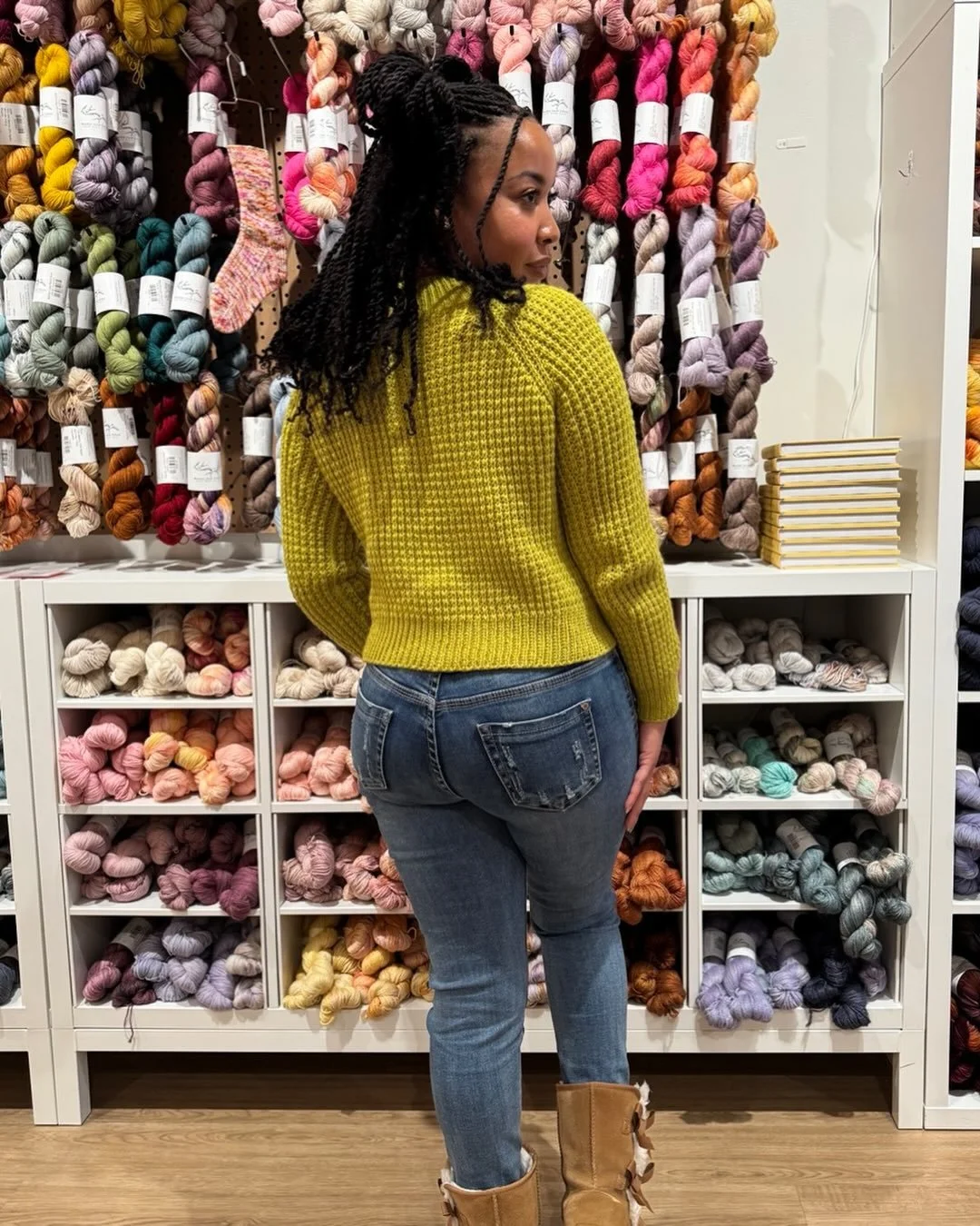 One more look at one of my fav makes from this year! The Duna Sweater by Lola Crochet! I used Kelbourne Woolens Scout that I bought at Knit Dallas! 

#crochet #artfitbyzakyla #crochetsweater #crochetpattern #doesyourartfit #kelbournewoolens