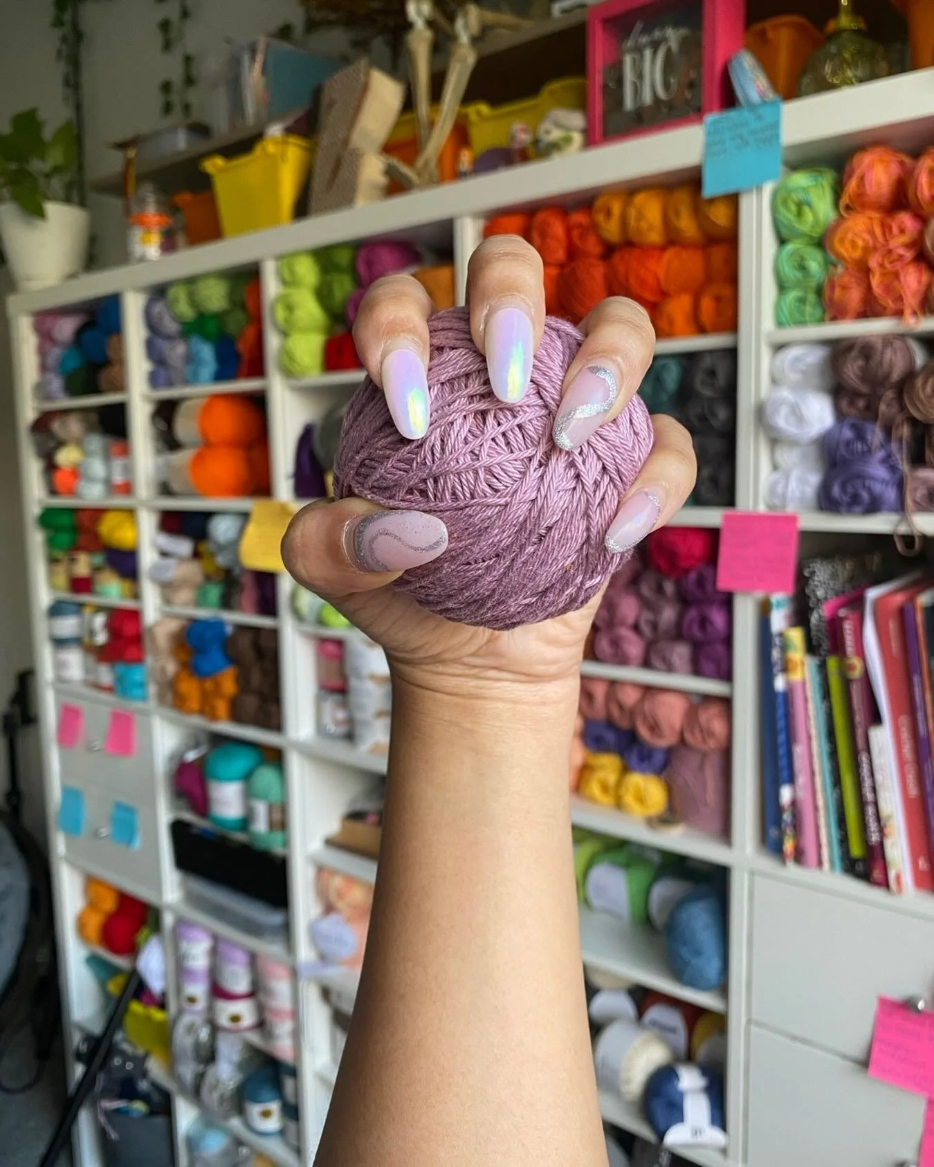 The shine of mercerized cotton and chrome nails 😍😍

#crochet #yarn #nails #naildesign #crocheter #doesyourartfit #artfitbyzakyla #yarnwall #skeinqueen