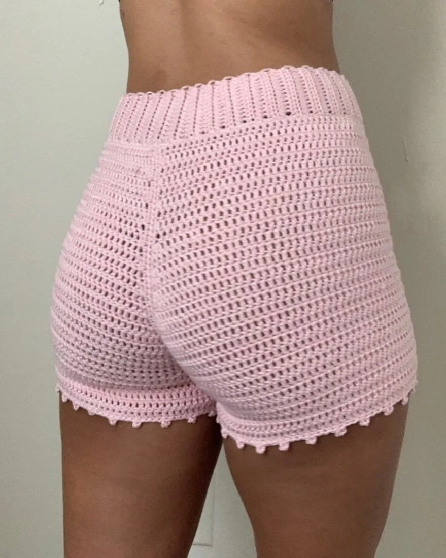 Yes, dc is sorta see through. Who cares? 

#crochet #crochetshorts #doesyourartfit #artfitbyzakyla #artfitshortyshorts