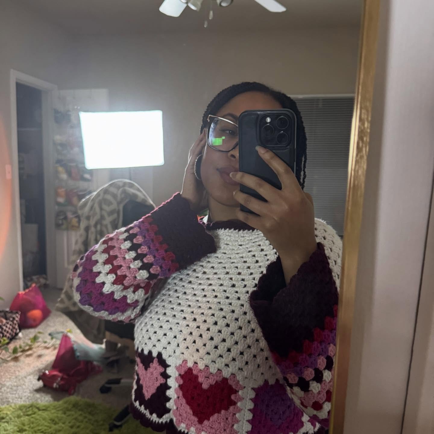 Craft room selfies 🦥🧶

#artfitbyzakyla #doesyourartfit #crochet #grannysquares #handmade