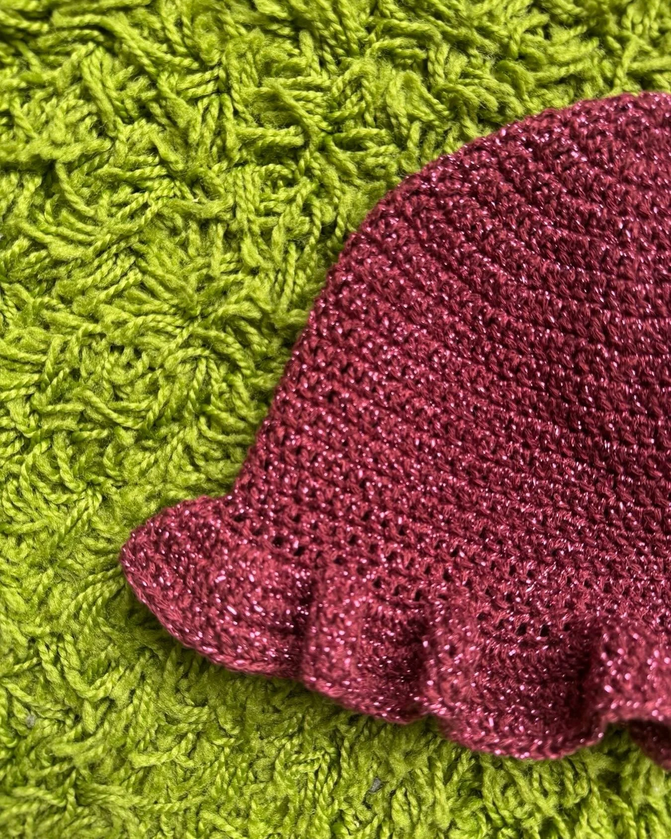 This yarn is the Lion Brand Date Night and it&rsquo;s discontinued. I have about 6 skeins left and I&rsquo;m making something sexxyyyyyy 😏

#crochet #yarn #artfitbyzakyla #doesyourartfit #crochetteacher