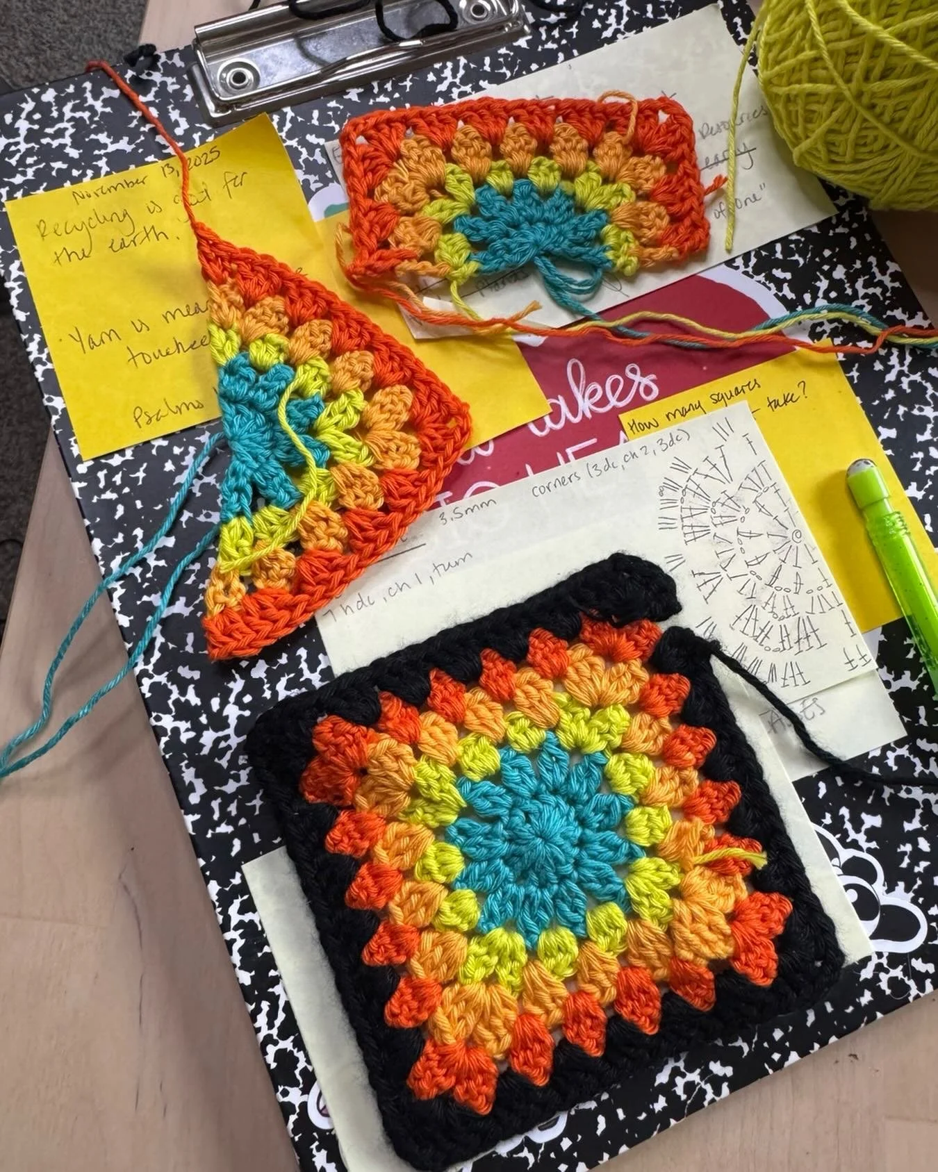 Tinkering is half the fun! We&rsquo;ll worry about weaving in all the ends later! 

#crochet #grannysquares #artfitbyzakyla #doesyourartfit #crochetteacher