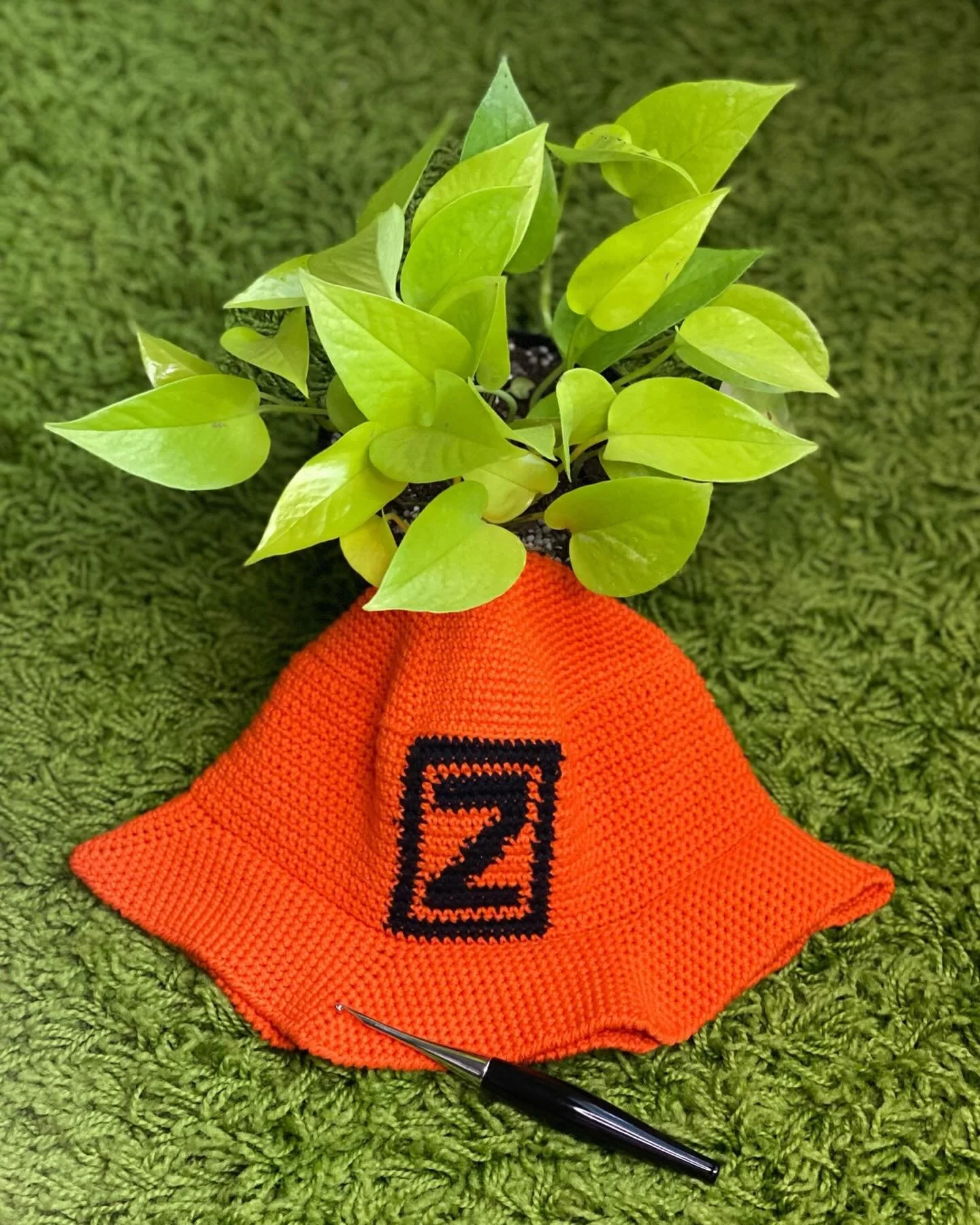 It&rsquo;s been so long since I&rsquo;ve made a bucket hat! Should we have a class this summer??

#crochet #buckethat #doesyourartfit #artfitbyzakyla #crochetteaccher