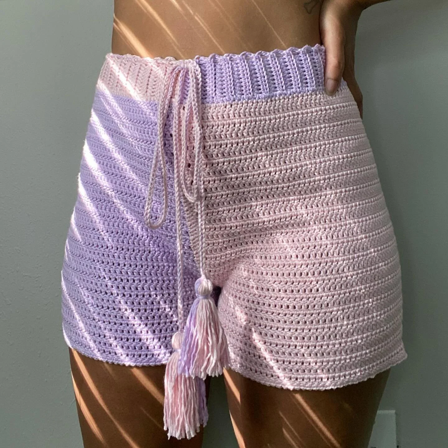 The ArtFit Shorty Shorts! Have you made a pair yet? 

Get the pattern on my site! Tap the linky link.

#crochetshorts #crochetpattern #artfitbyzakyla #artfitshortyshorts #doesyourartfit