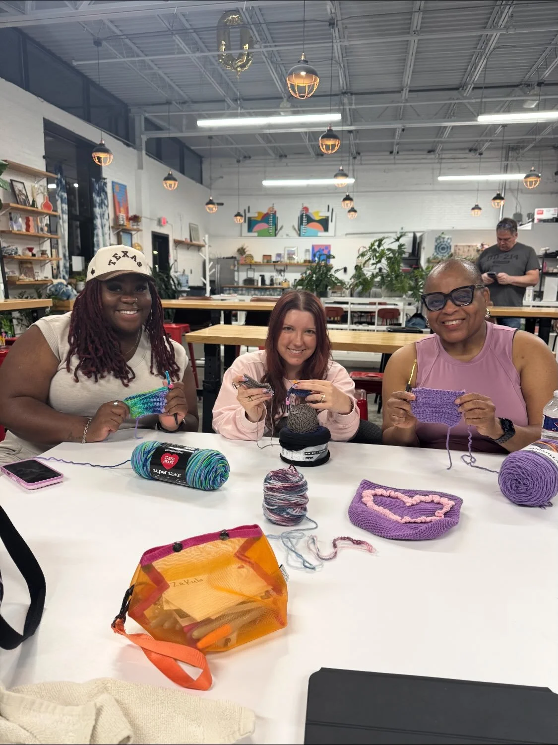 Look how fun workshops at @tradeoakcliff are! Come join us in June starting June 2nd!

#artfitbyzakyla #crochet #amigurimi