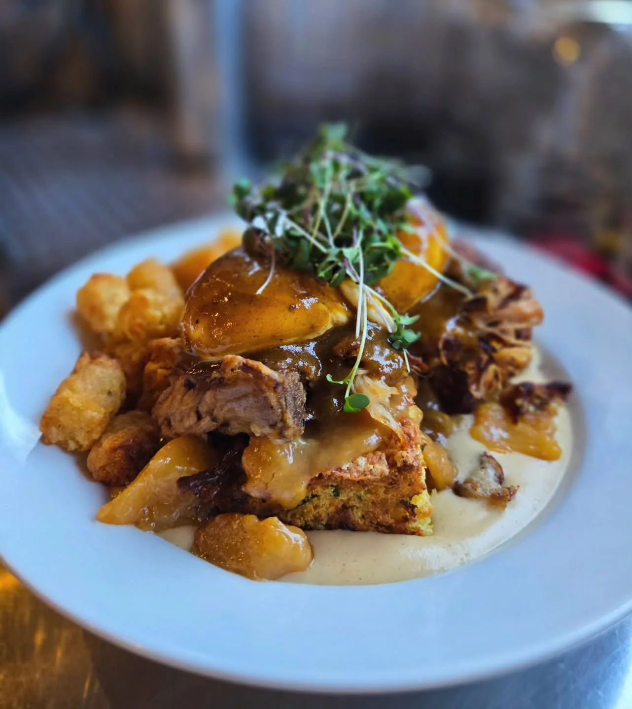 Root beer braised pork shoulder, jalapeno buttermilk cornbread, bourbon poached Okanagan peaches, habanero honey bbq sauce, poached eggs, chicken gravy. A lil tots on the side. Brunch is calling your name. Why fight it?