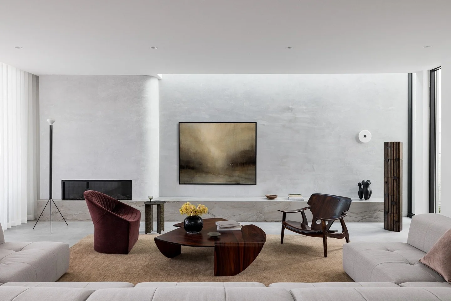 Sandy Shades Residence, revisited. A space defined by natural textures, refined warmth, and quiet sophistication.
Interiors @nazdesignstudio.au 
Photography @sebastian_photo 
Stylist @corina_koch_stylist 
Credits, Floorlamp @euroluce_lighting_austr