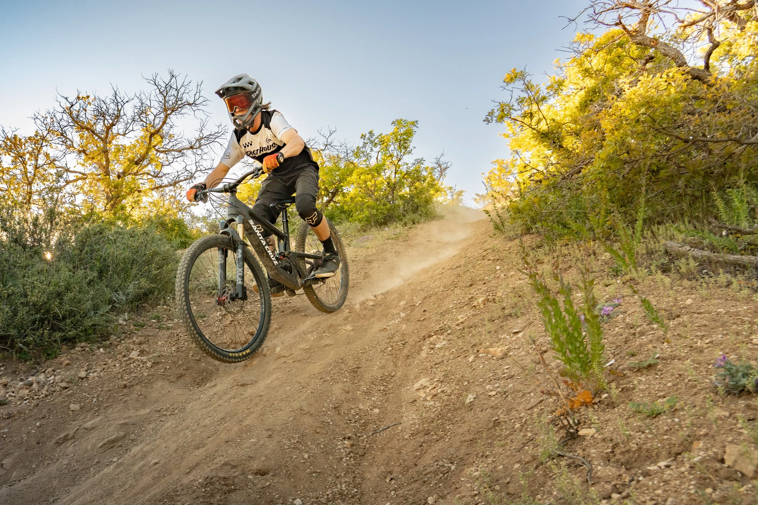 Person mountain biking downhill on a dirt trail. | Photography by Anders Henrikson Photo 