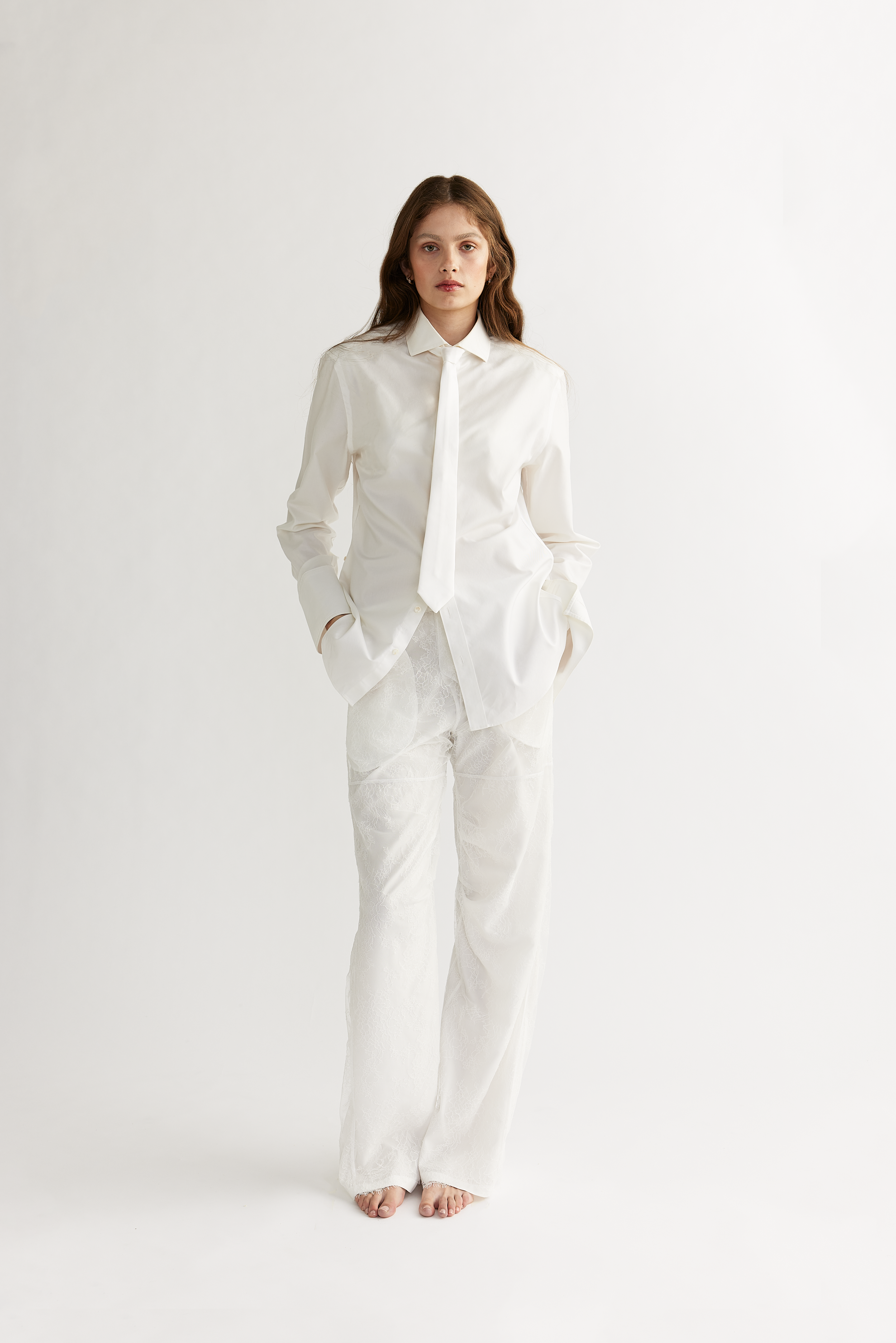 QUYEN_MOMENTO_SHIRT_INVERSE_TROUSER_FRONT26090911079.png