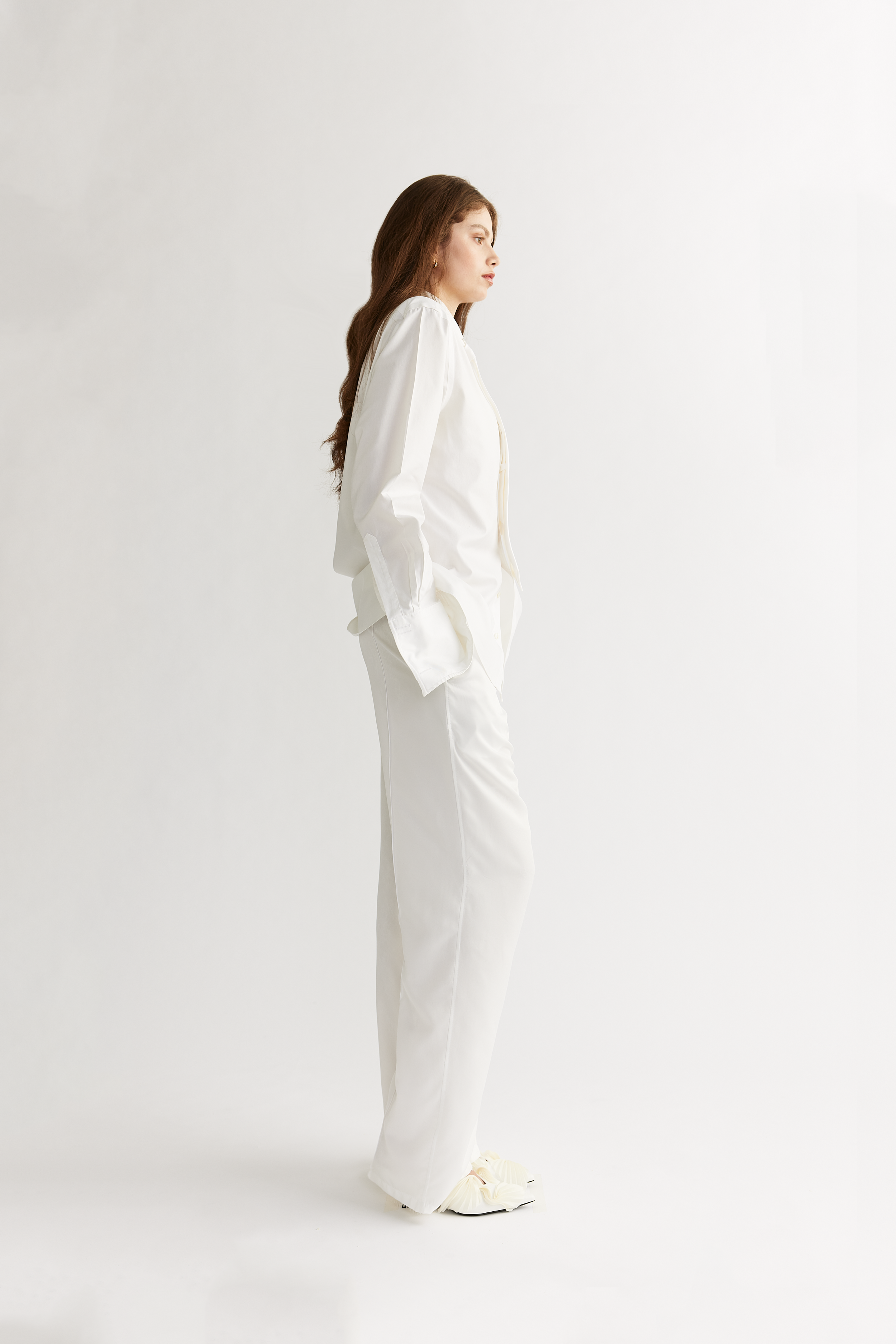 QUYEN_MOMENTO_SHIRT_INVERSE_TROUSER_SIDE_26090911012.png