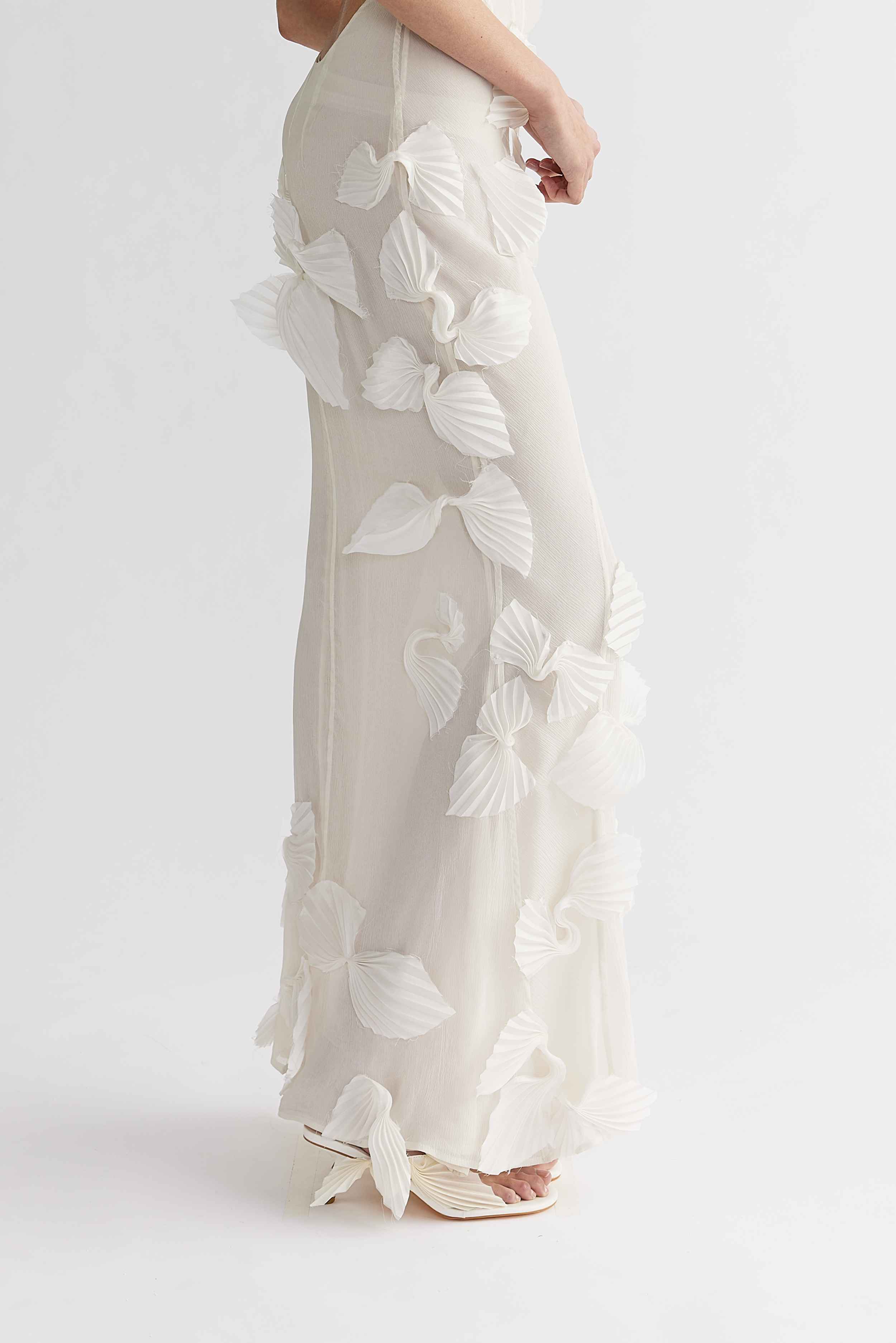 QUYEN_INTIMATE_PLEAT_GOWN_SIDE_2_26090911340.png
