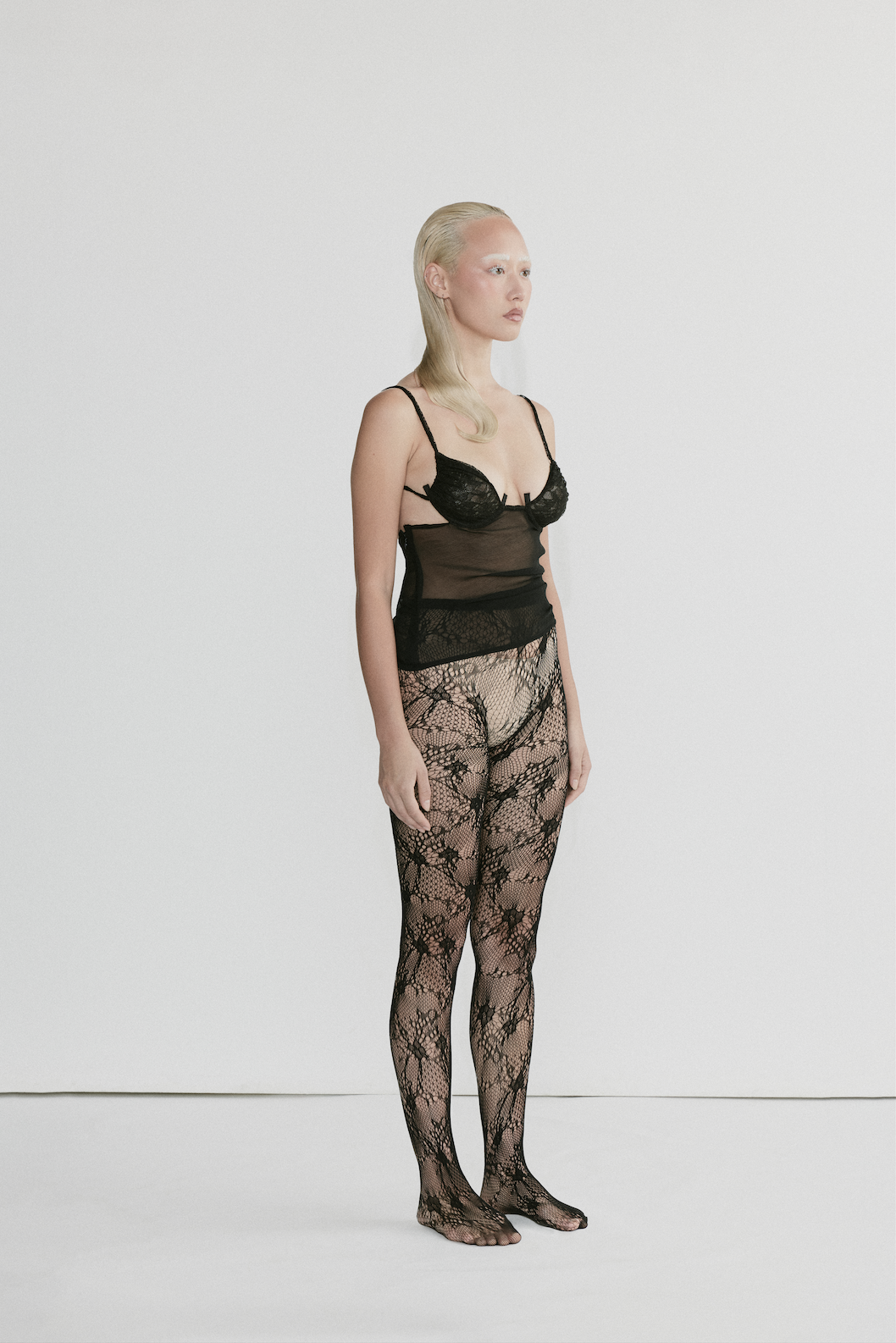REARD_LACE_STOCKING_SIDE.png
