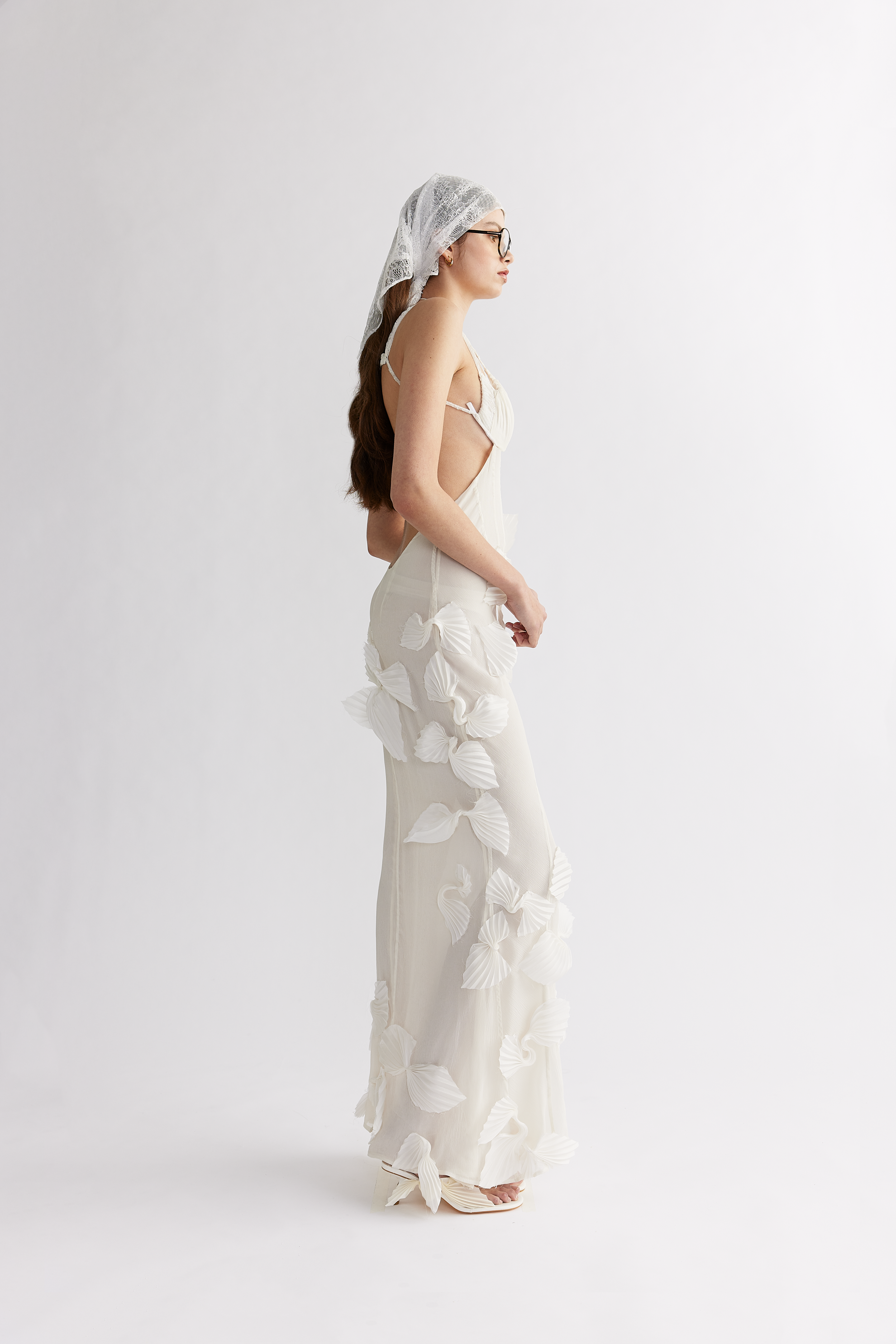 QUYEN_INTIMATE_PLEAT_GOWN_SIDE_26090911340.png
