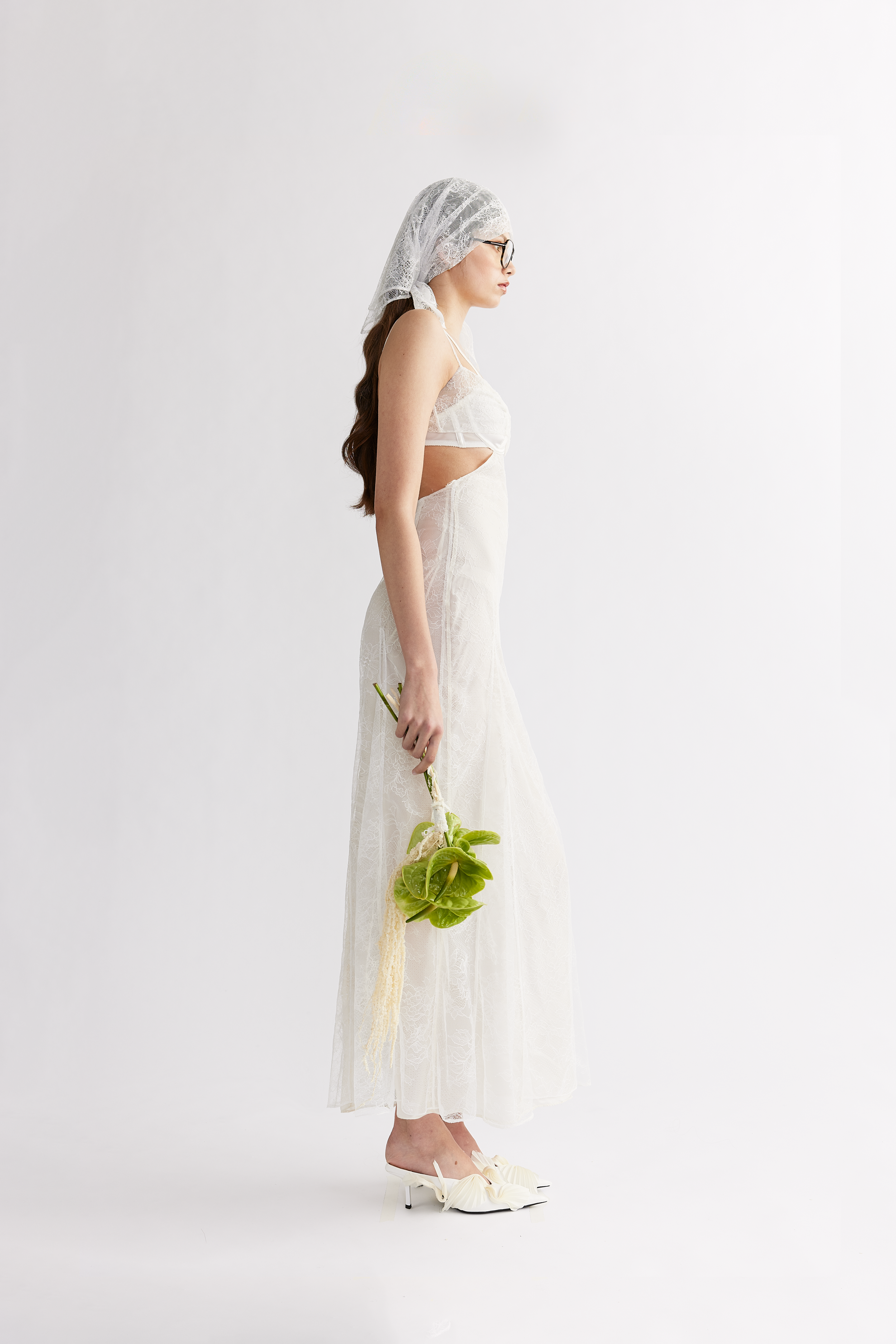 QUYEN_LACE_GODET_DRESS_SIDE_26090911275.png