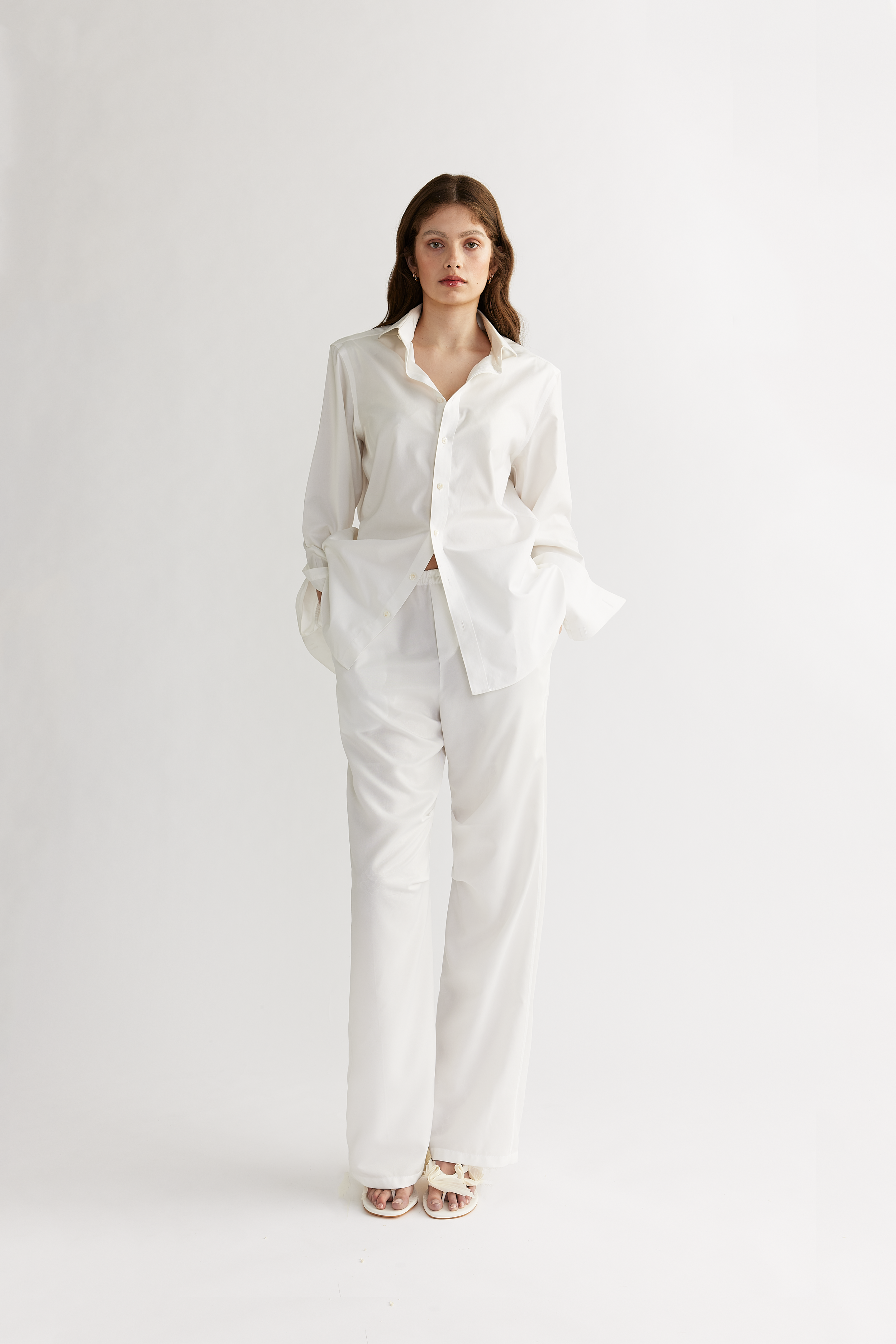 QUYEN_MOMENTO_SHIRT_INVERSE_TROUSER_FRONT_26090910833.png