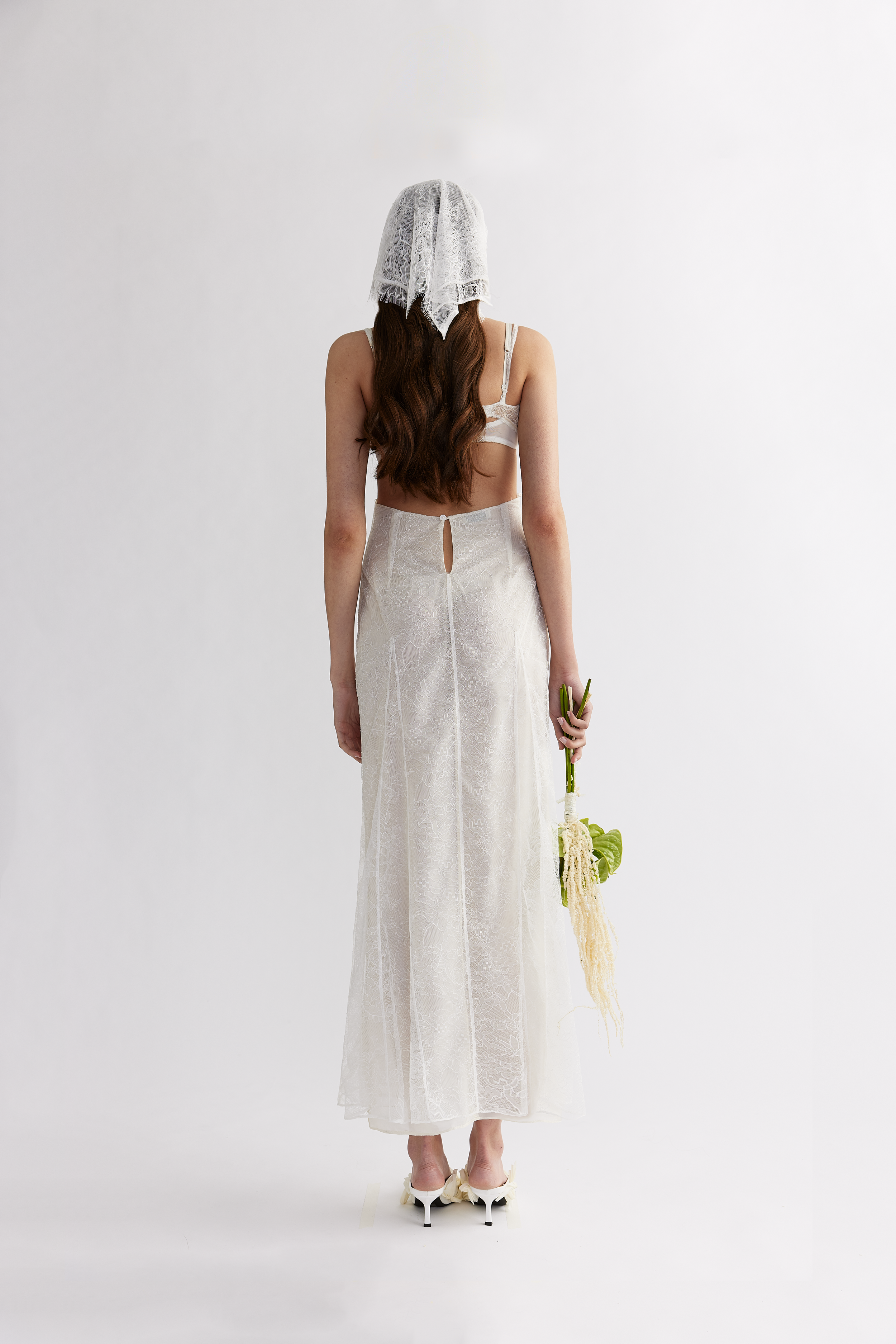 QUYEN_LACE_GODET_DRESS_BACK_26090911289.png