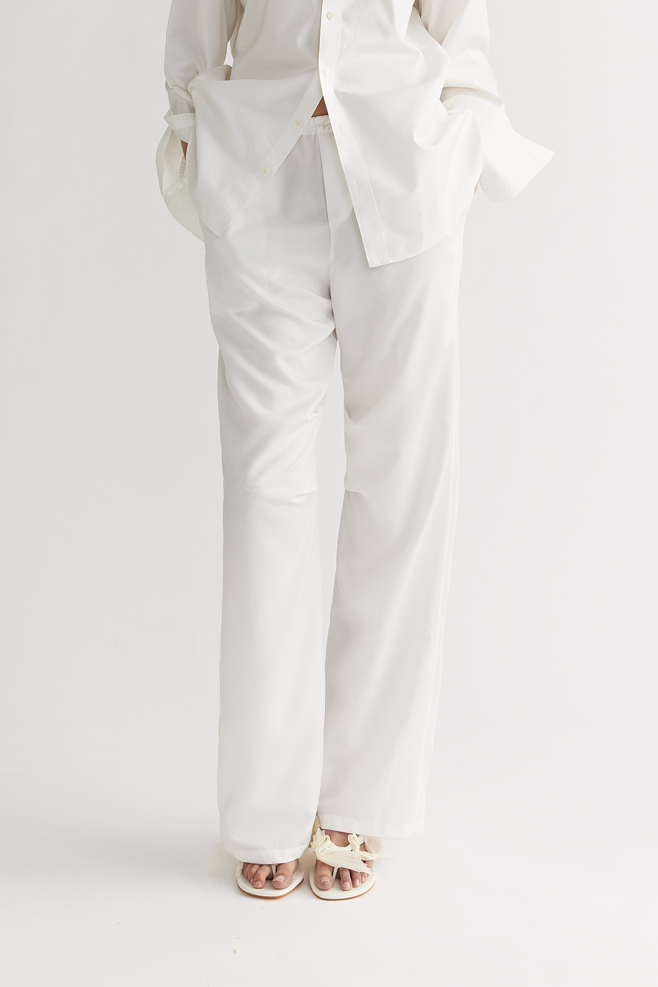 QUYEN_INVERSE_TROUSER_FRONT_CLOSE_26090910833.png