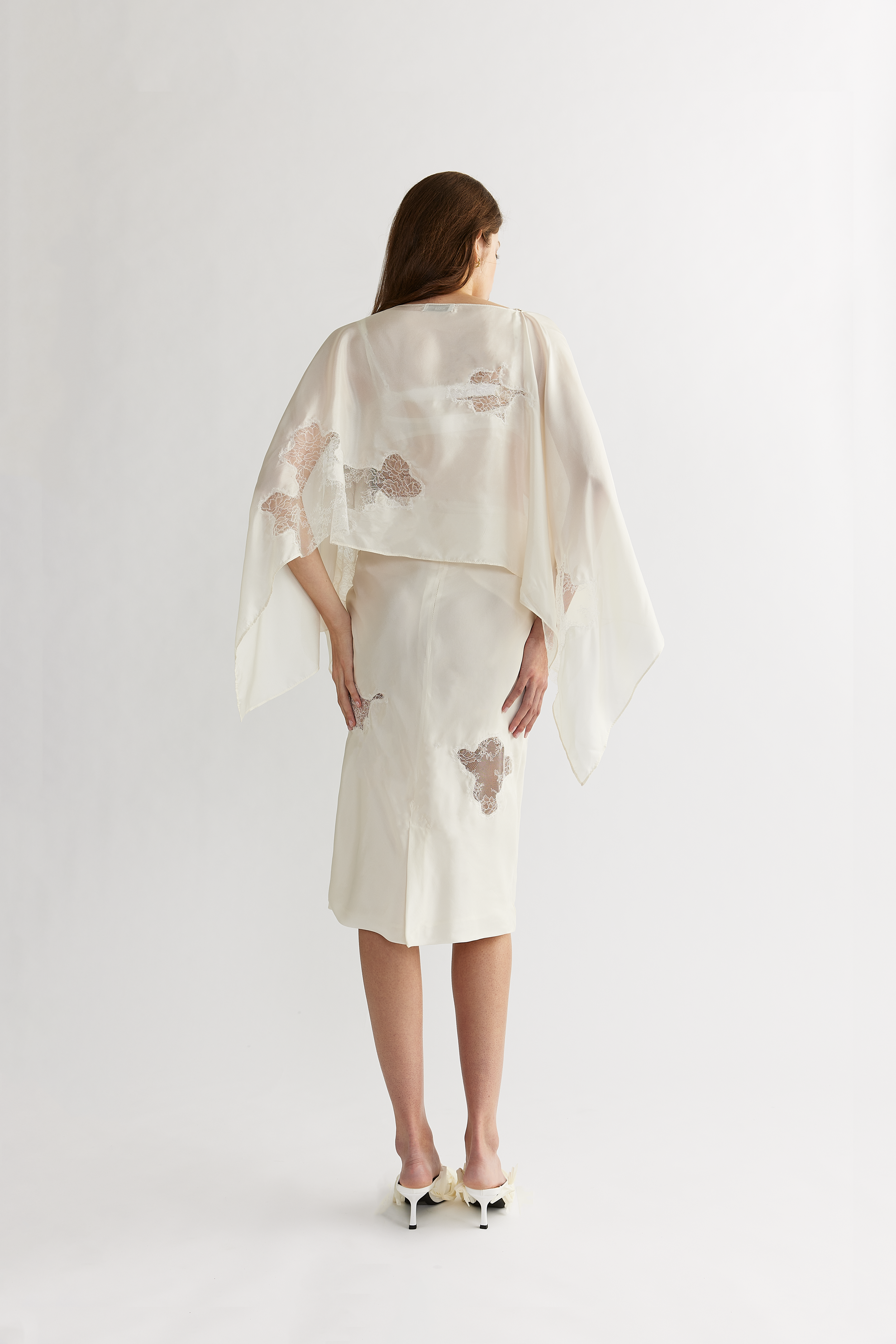 ANAIS_PLACEMENT_SHAWL_BACK_26090910420.png