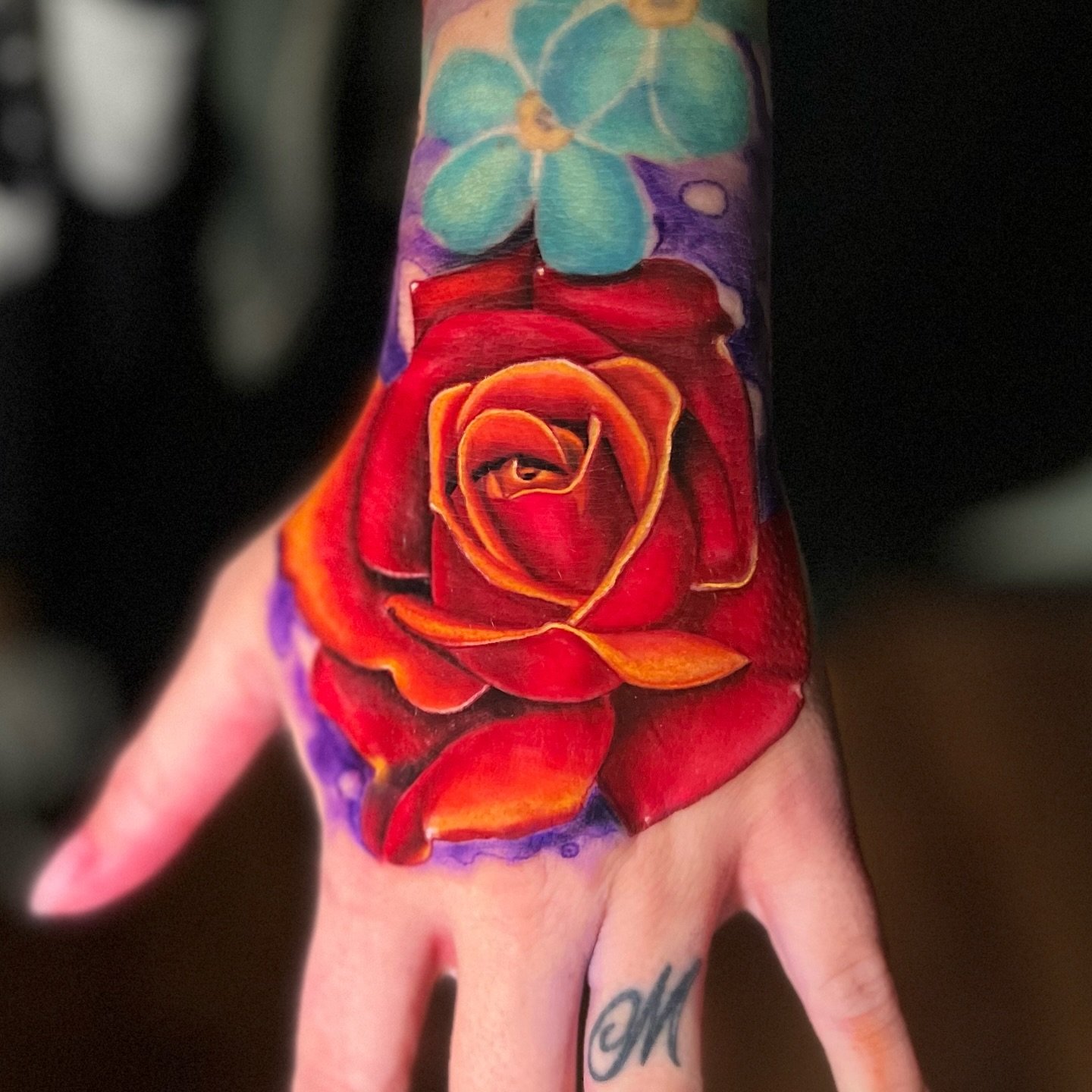 I would love to do more roses!! If you&rsquo;re interested DM me. 

#johngraefe #fusionink #watercolor #watercolortattoo #watercolour #watercolourtattoo #tattoo #tattoos #tattooed #ink #color #colortattoo #rose #rosetattoo #flower #flowertattoo #abst
