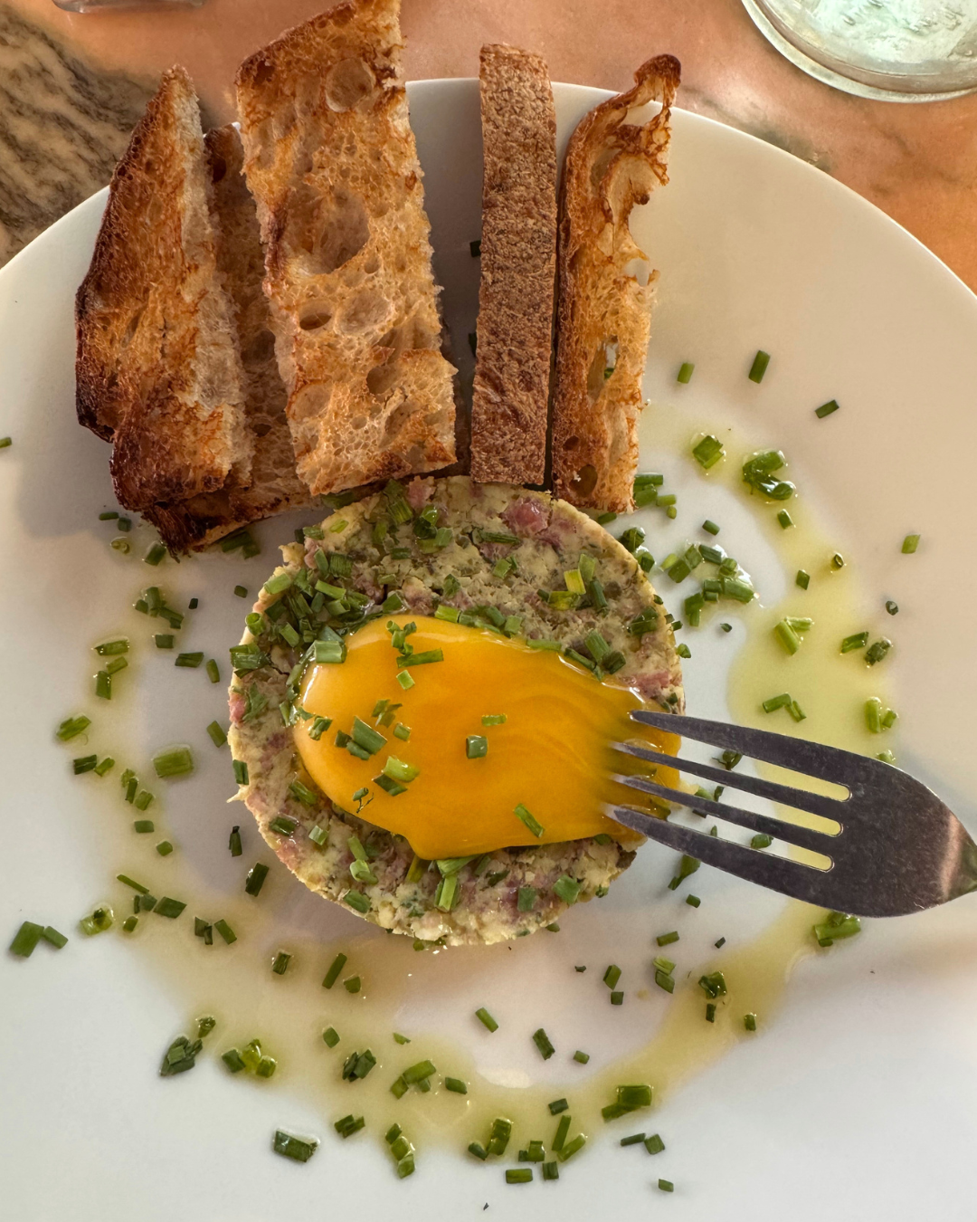Close up of a saucisson tartate and egg on top