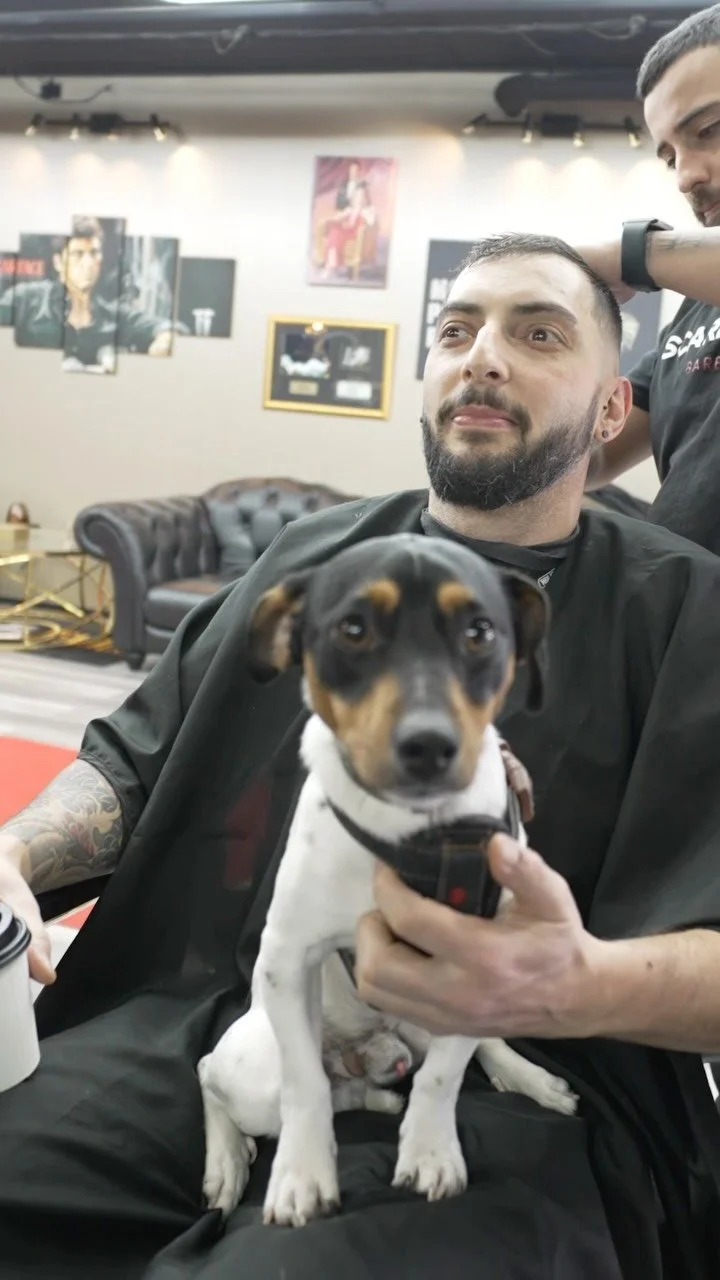 Yes, we’re pet-friendly! 🐾 Bring your furry mate along while you get your fresh cut ✂️💈
#fyp #skinfade #melbourne #barbershop #100kbarbers #barber #melbournebarber #localbarber #barberlife #scarfadesbarbers #preston #northcote #pet #funnypetv