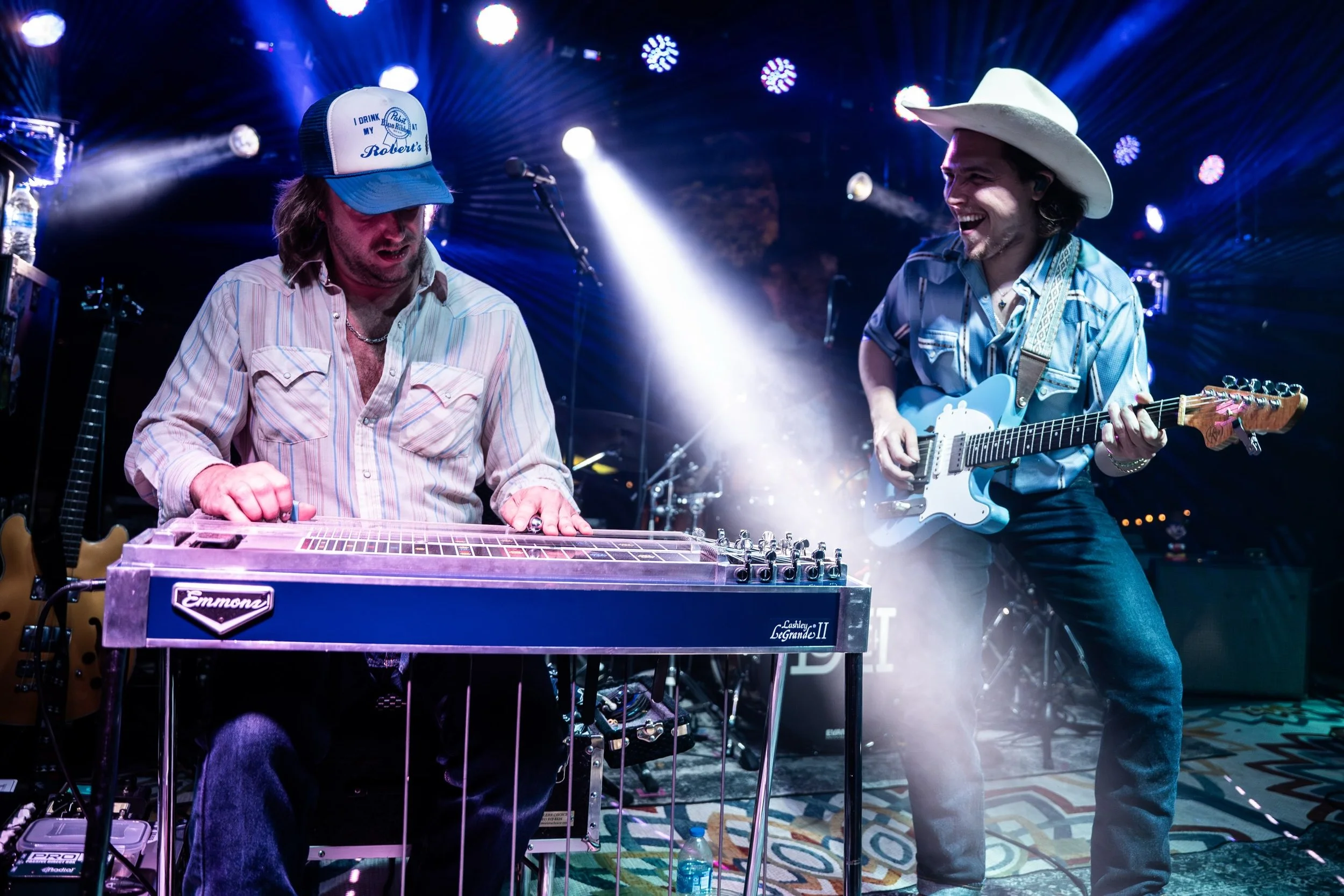 Yeeehaw, Peoria. The mid west is the best. Let&rsquo;s get Cosmic at BoogieDown in Yuma, WI tonight and Omaha, NE for a high-frequency Sunday. Howyadern. 

✨ Denver, we&rsquo;re at the Mission Ballroom on 11/8 and Cervantes 11/7 for our biggest mile 