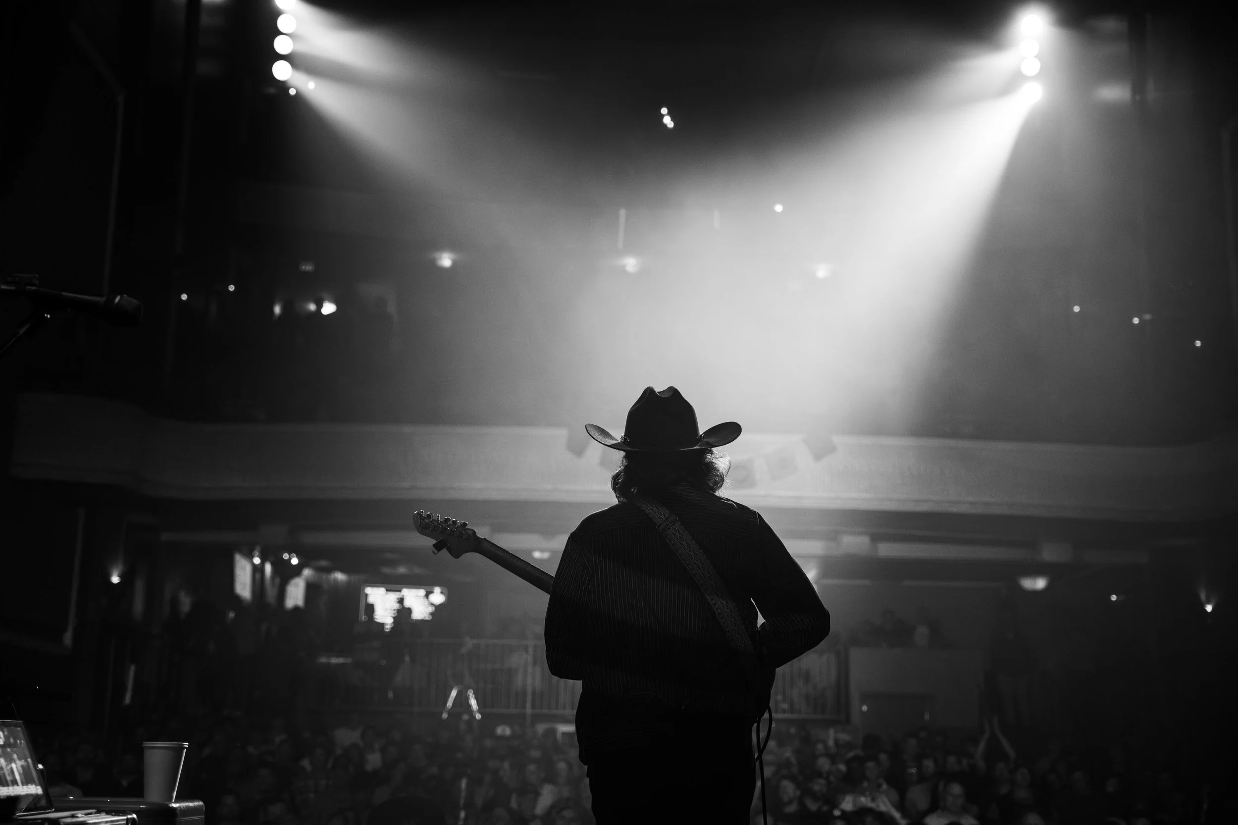 Yeehaw, Charlottesville! Thank you for a beautiful and high-frequency evening of love and music. Let&rsquo;s get Cosmic in Asbury Park tonight and the Capitol Theatre tomorrow! 

#cosmiccountry 

📸 by @antbraaten