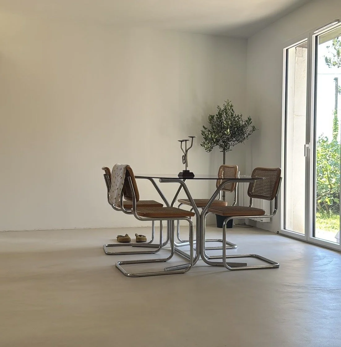 Rénovation de la villa Aita Ama à Biarritz : verrière, béton ciré à la chaux, cuisine et salle de bain complète