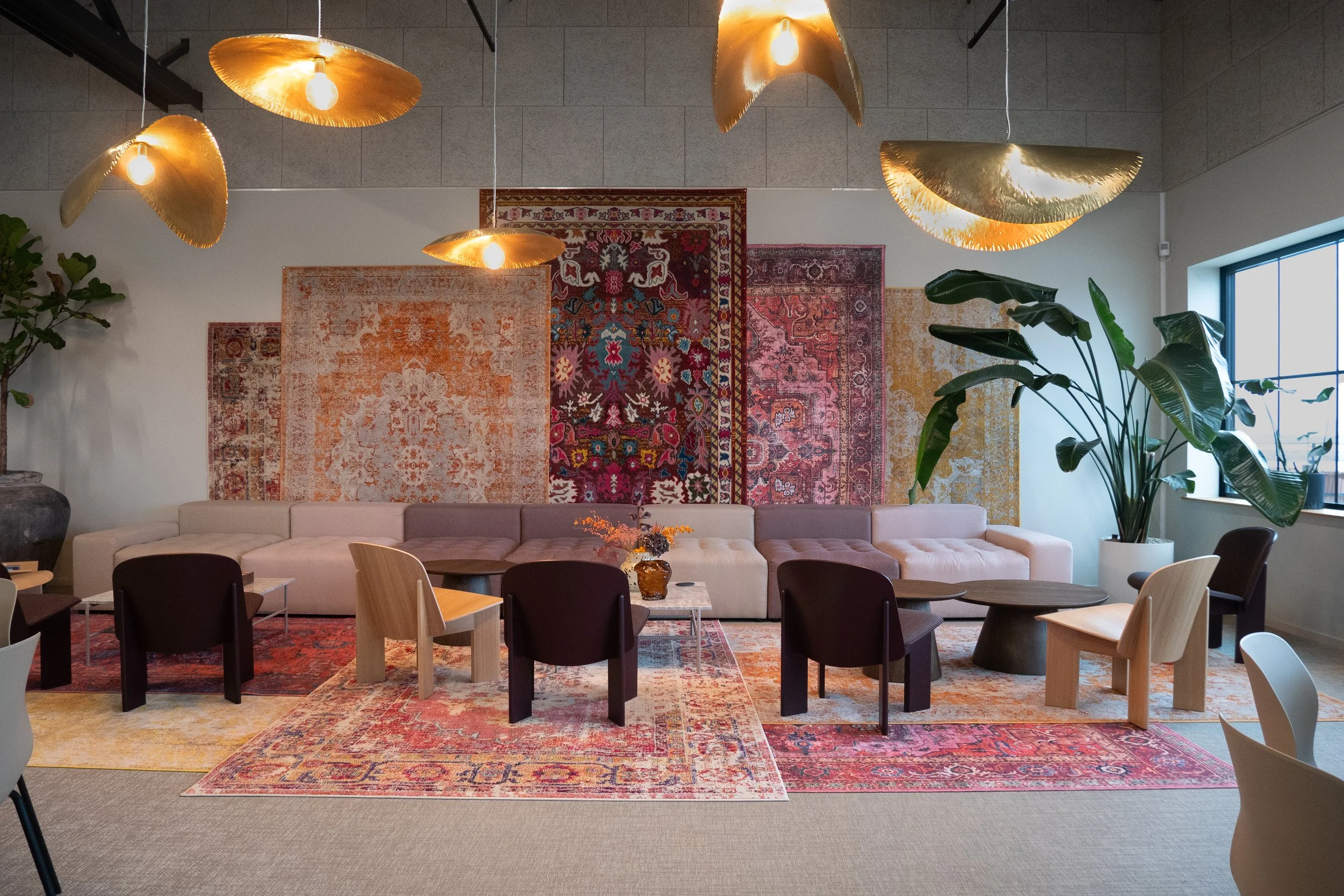 Rugvista huvudkontor i Malmö med färgstark kontorsinredning och arbetsytor