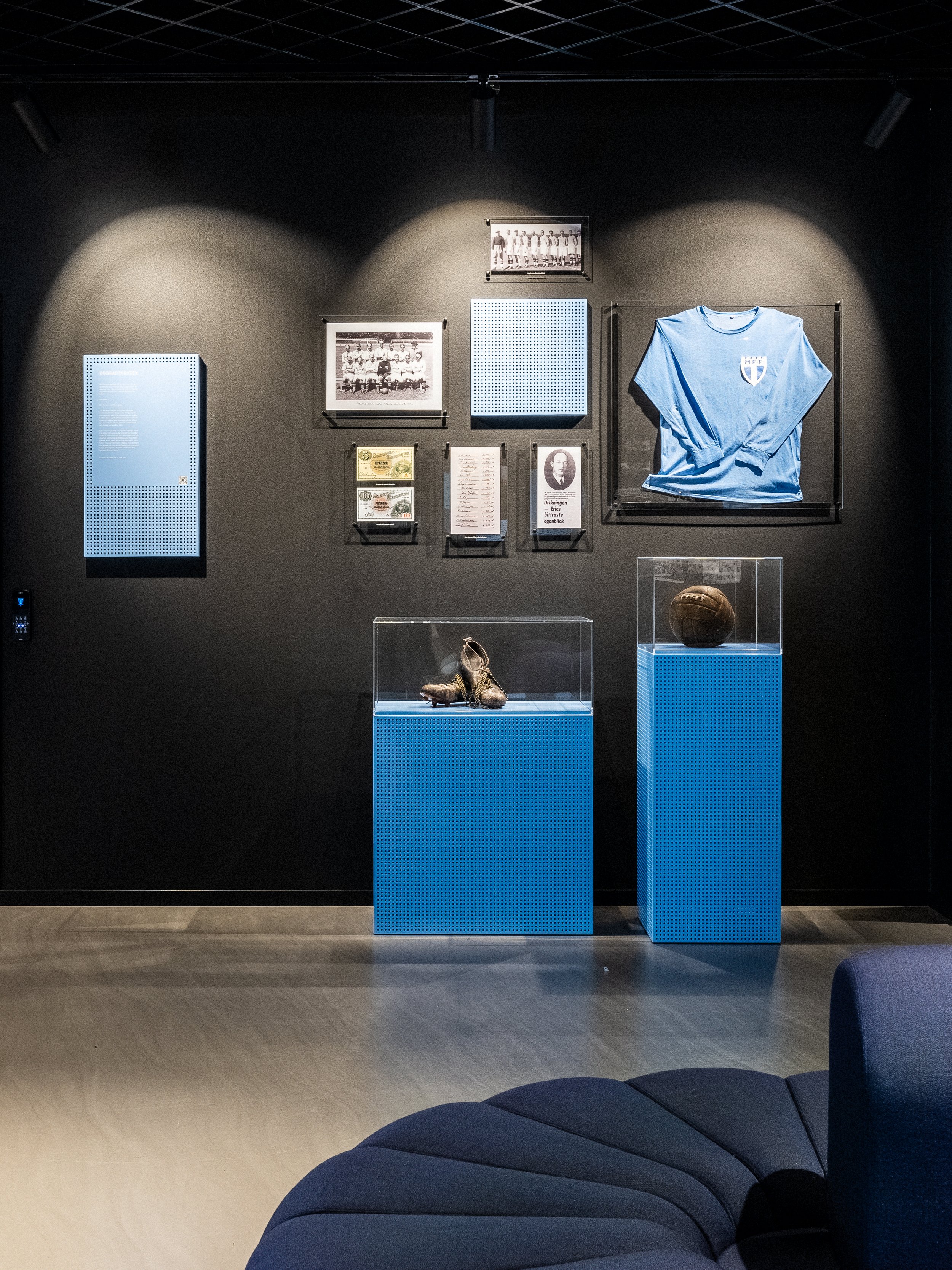 MFF museum glasmontrar med utställning